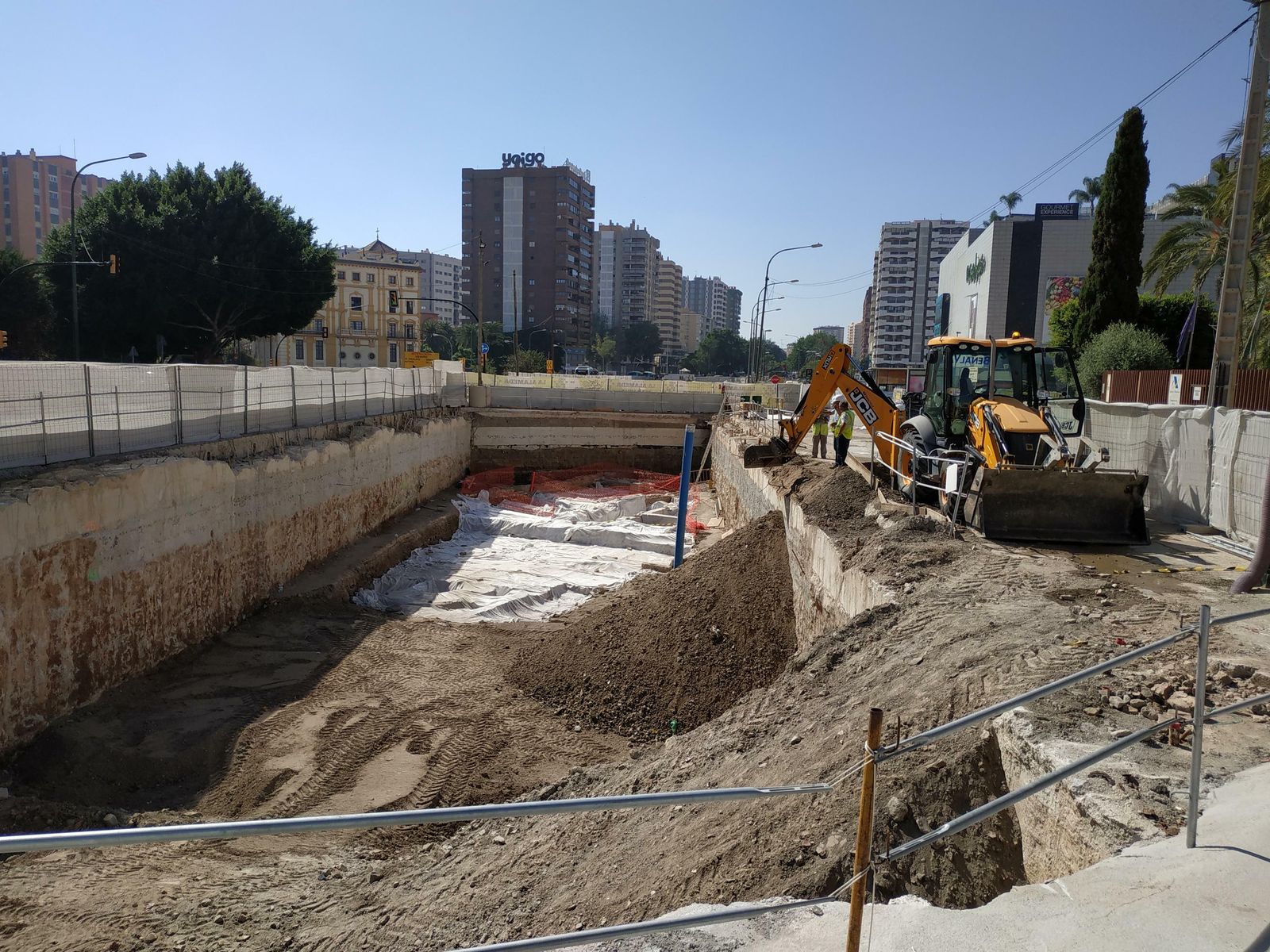 Fotos de las excavaciones arqueológicas en el tramo del Metro junto al edificio de Hacienda