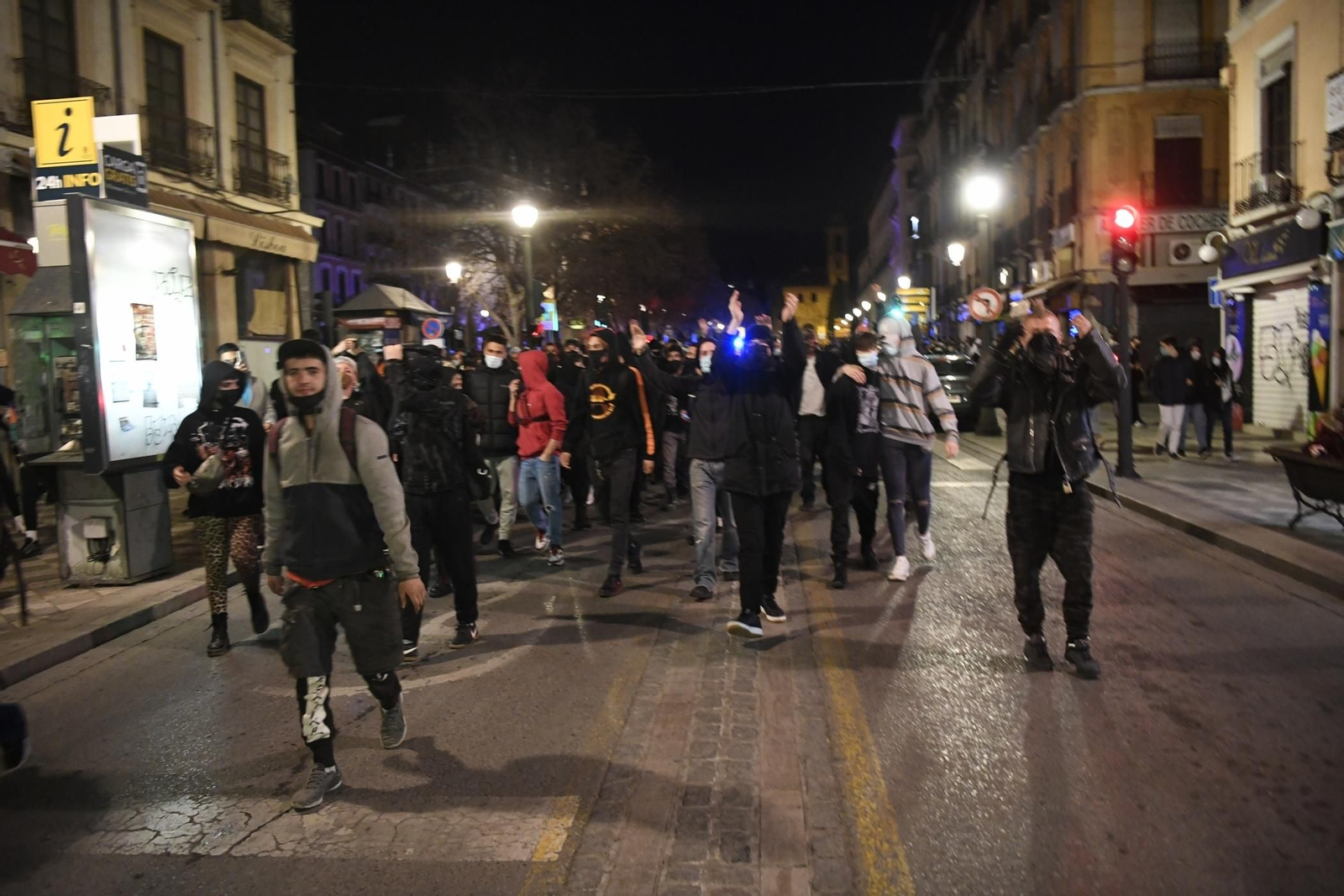 Fotos: disturbios y altercados entre manifestantes y la Policía en Granada