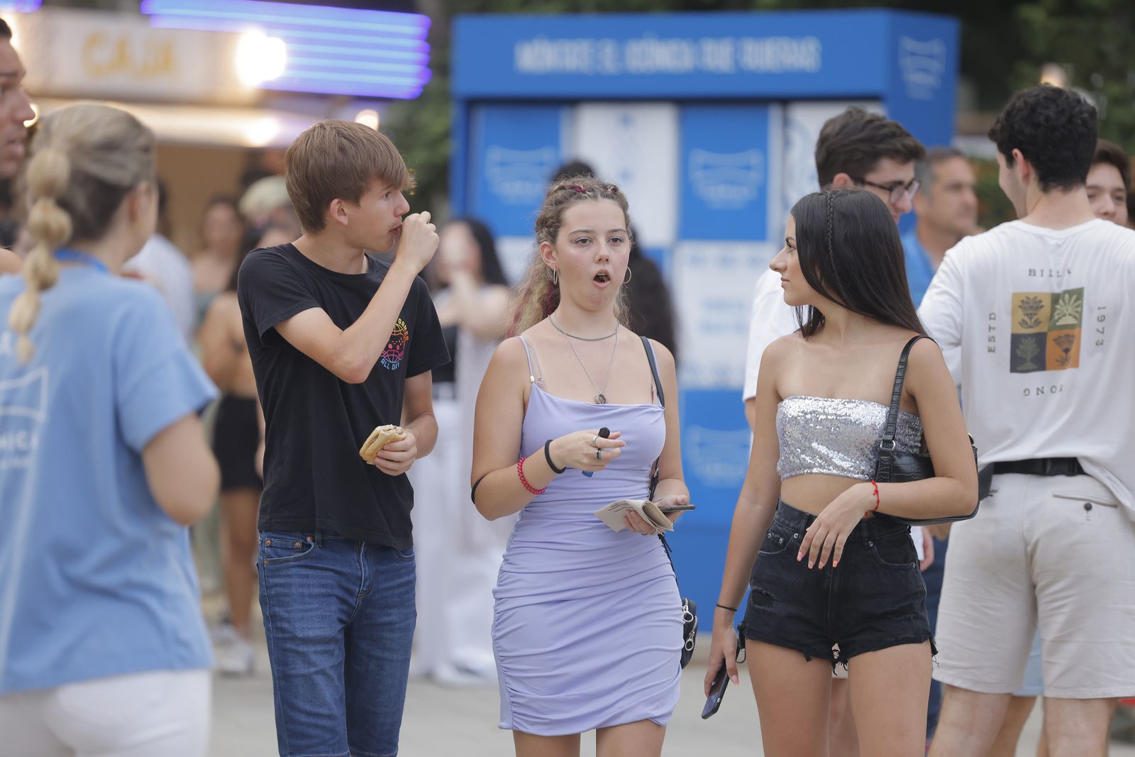 Búscate en las fotos del concierto de Bizarrap