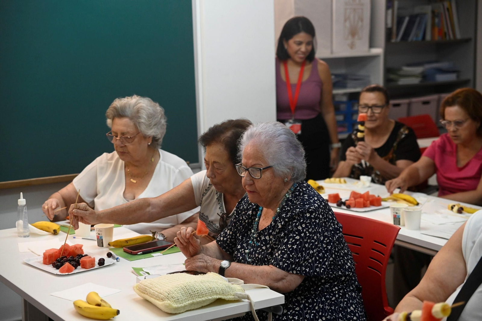 Taller de Cruz Roja sobre ahorro energético y alimentación saludable para mayores