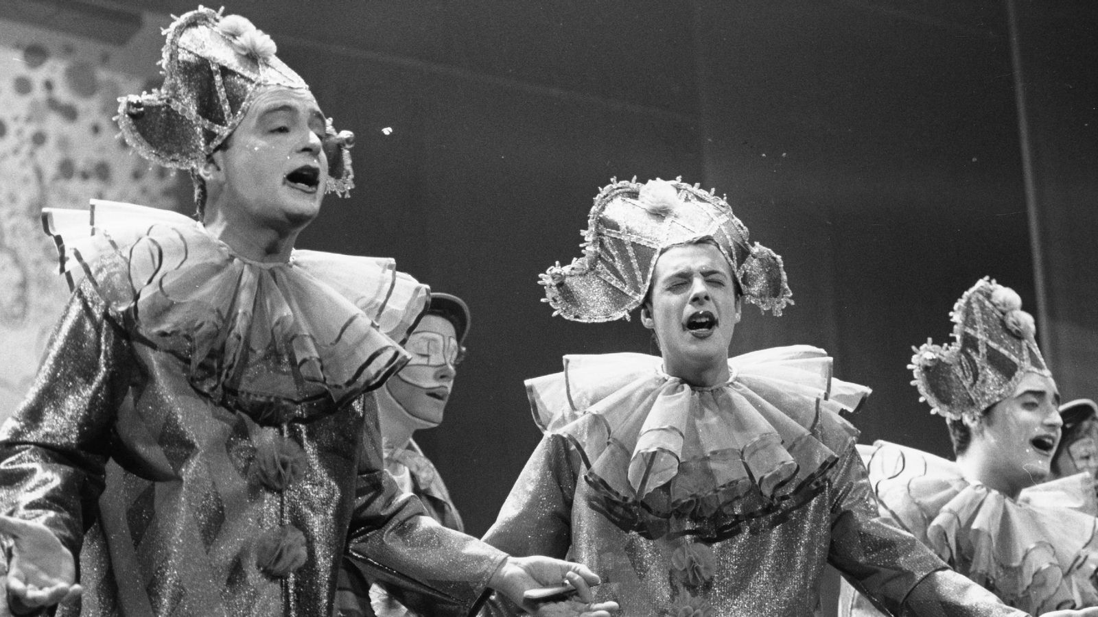Ripoll, izquierda, en la comparsa 'La murga la esquina' (1994). Ripoll, izquierda, en la comparsa 'La murga la esquina' (1994).