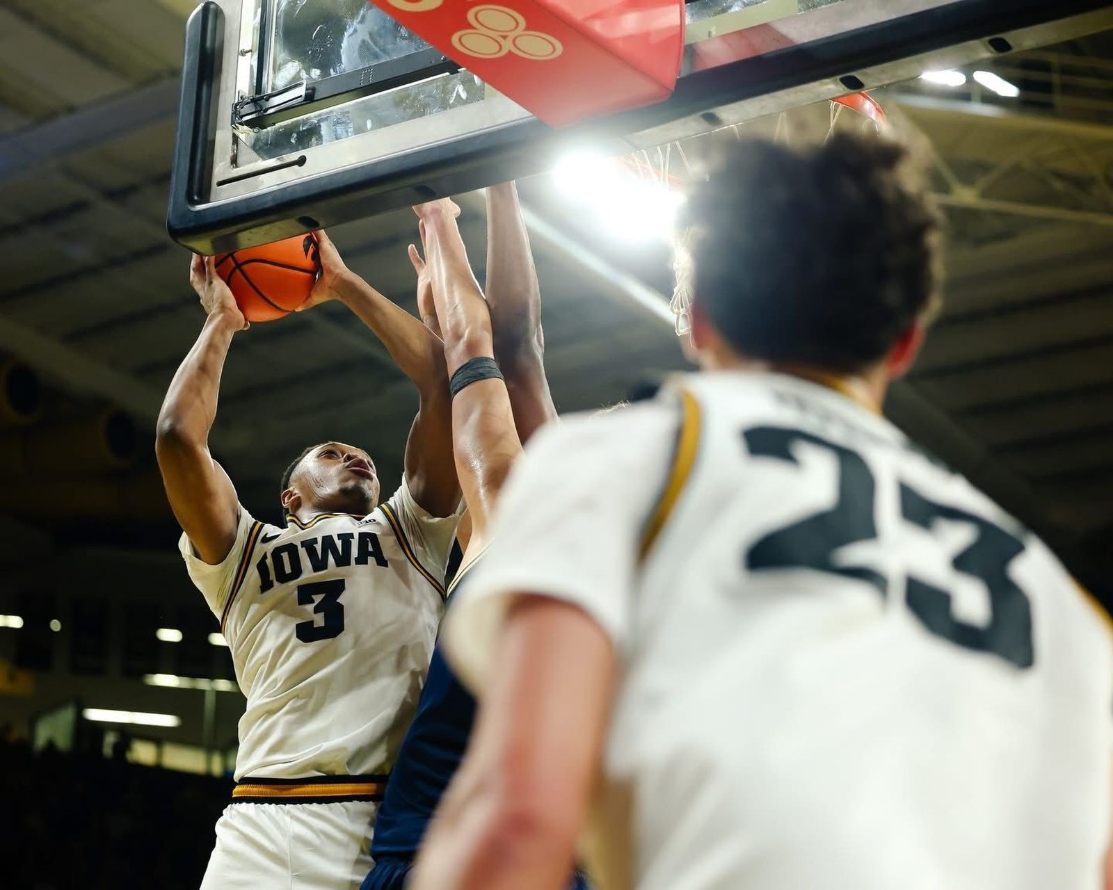 NCAA: Álvaro Folgueiras cede ante su amigo Aday Mara