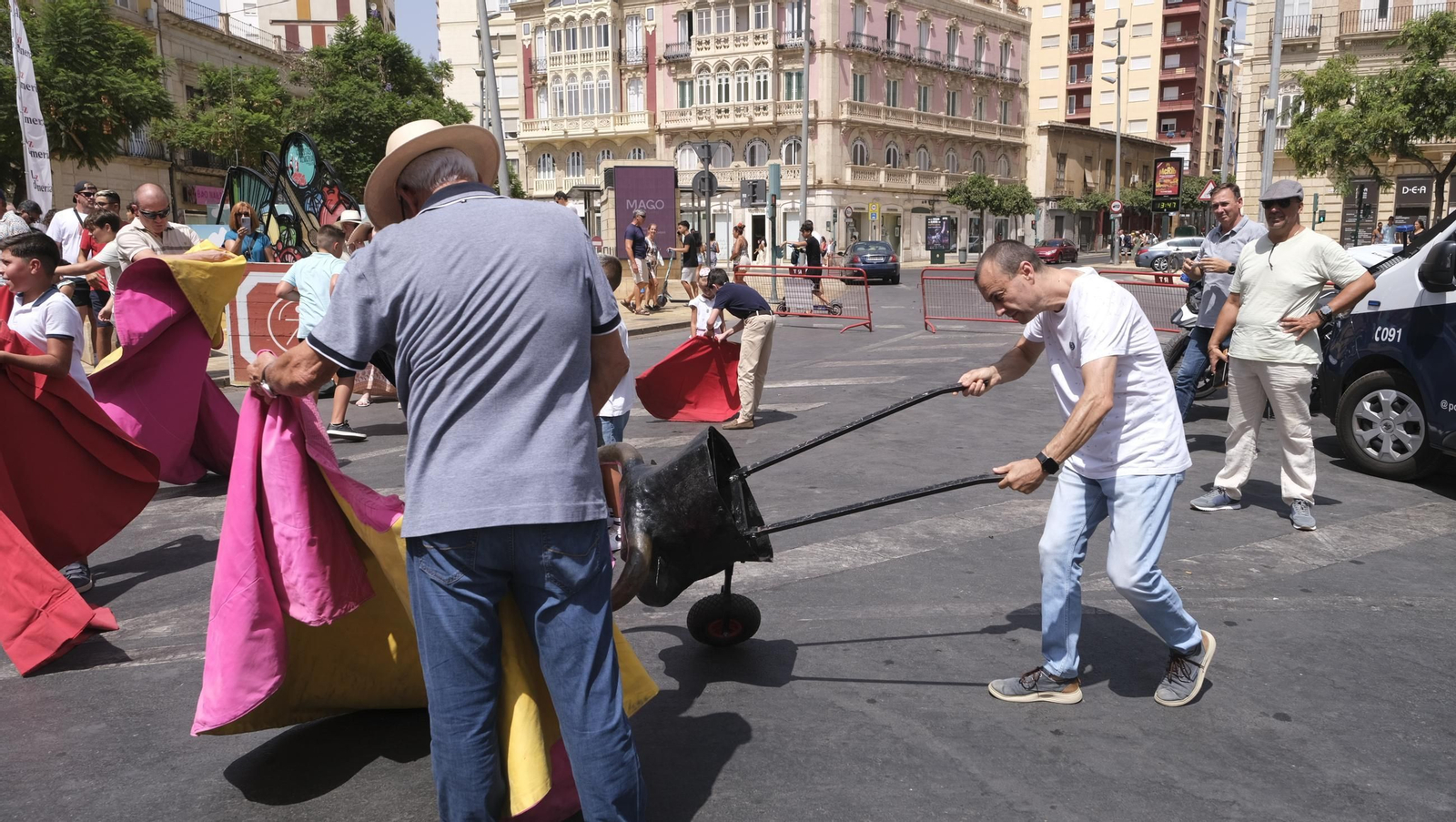 Exhibición de toreo de salón de la Escuela Taurina de Almería, en imágenes