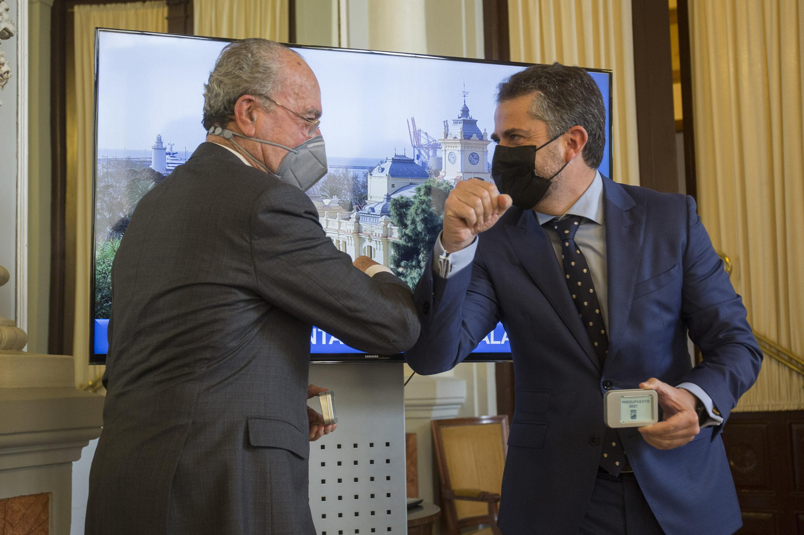 Francisco de la Torre y Carlos Conde, en la presentación de las cuentas municipales.
