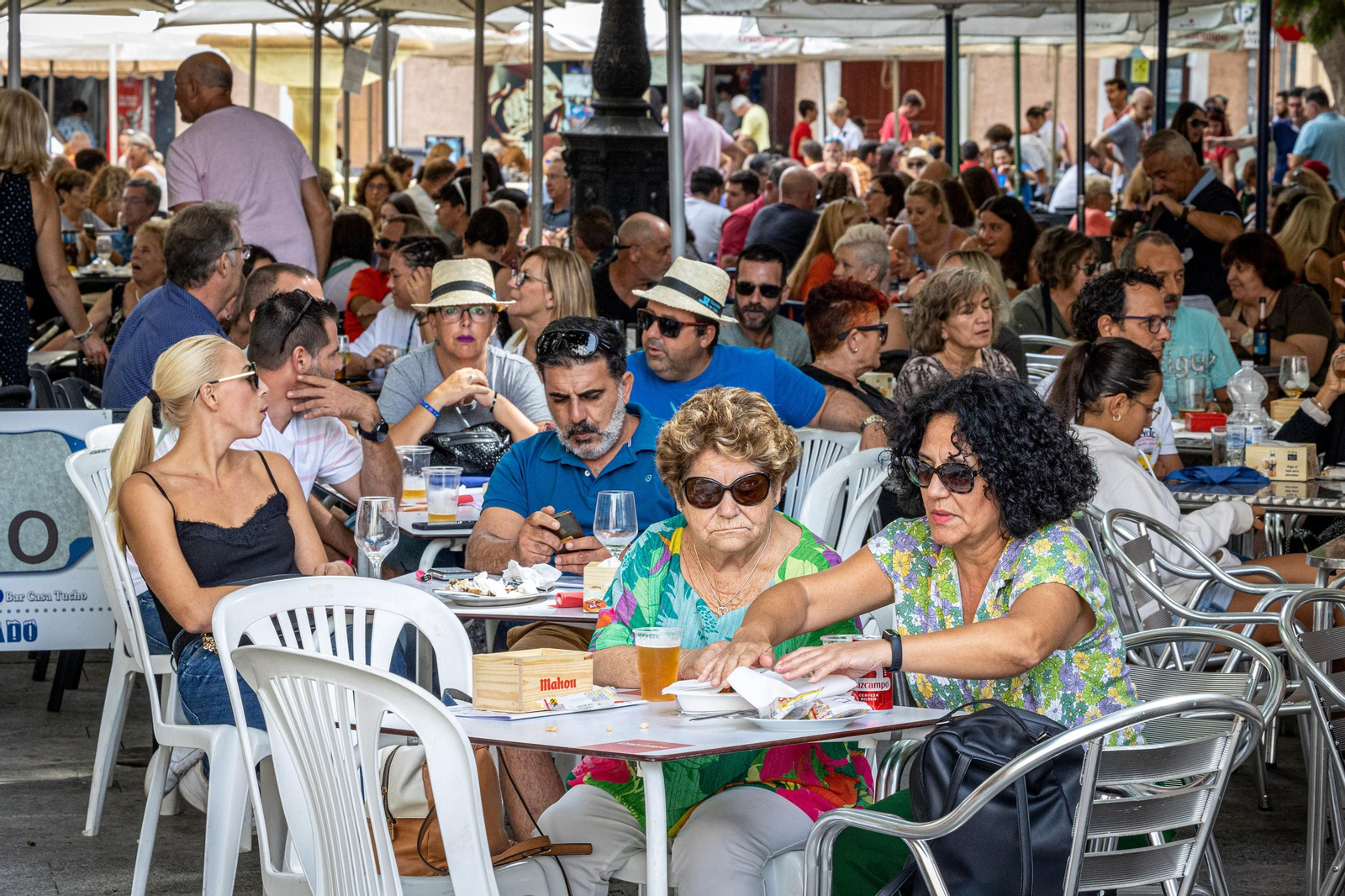 Búscate en SailGP Cádiz: La ciudad disfruta del ambiente del domingo con las actividades, las carreras y los bares