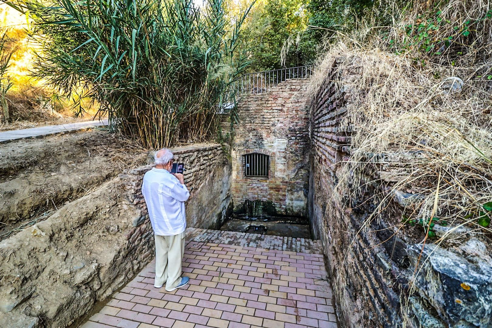 Imágenes de la presentación del libro 'Cuentos desde la Fuente Vieja', de Juan Manuel Siesdedos, Juan Villa y Bernardo Romero