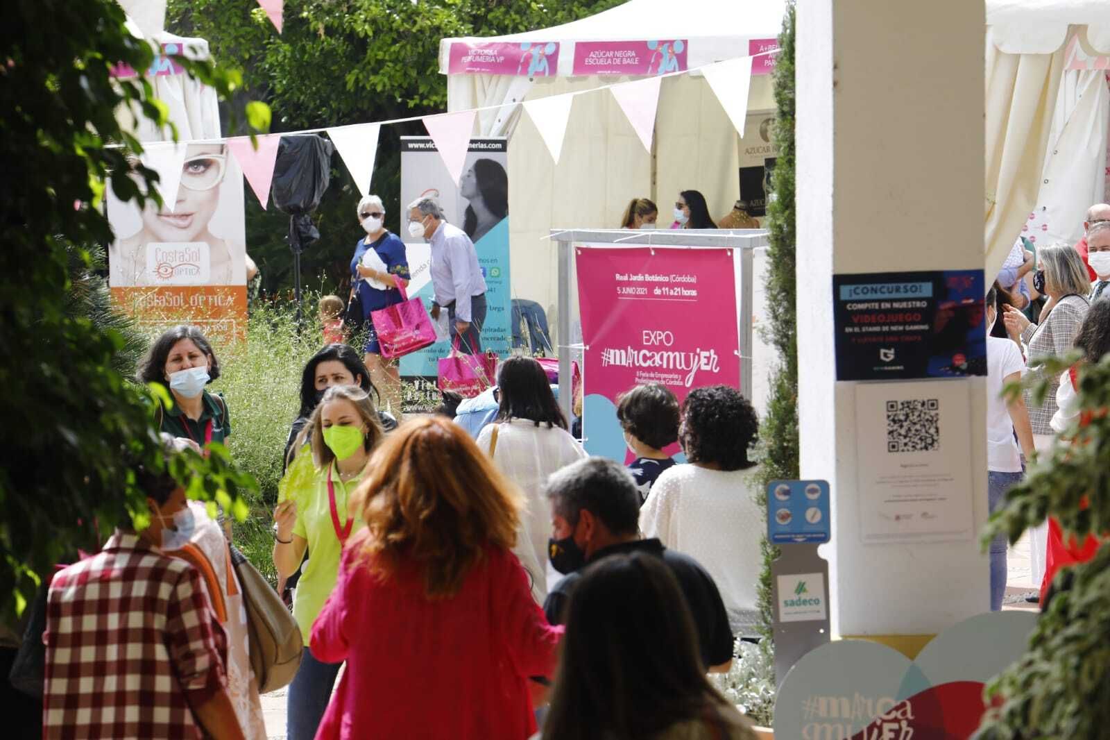 Asistentes a la muestra que se celebra en el Real Jardín Botánico.