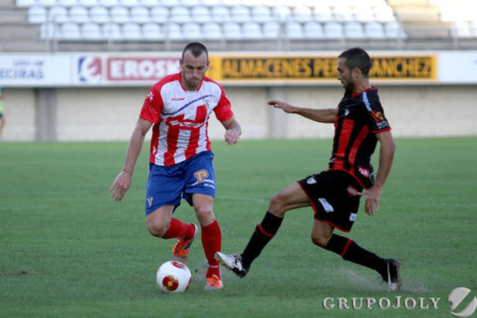 El Algeciras no pasa del empate en casa (0-0) ante un correoso Lucena.

Foto: Andres Carrasco