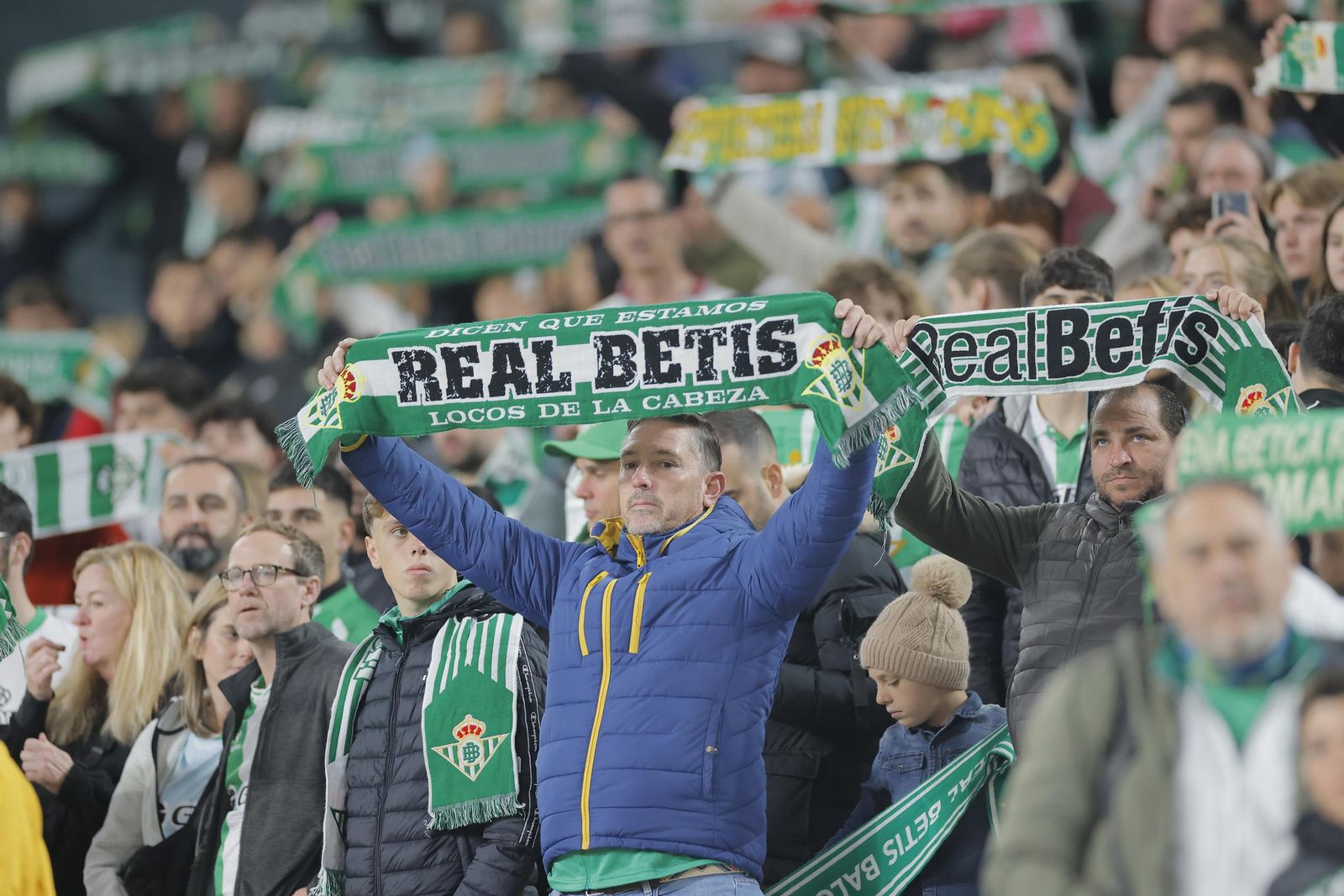 Búscate en las fotos del Betis - Utrecht