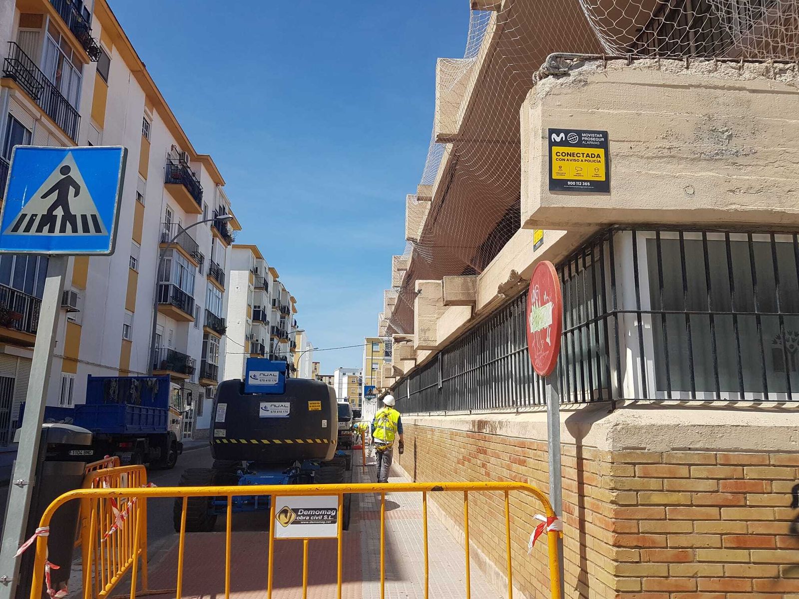 Obras de emergencia en la fachada del colegio San Ignacio.
