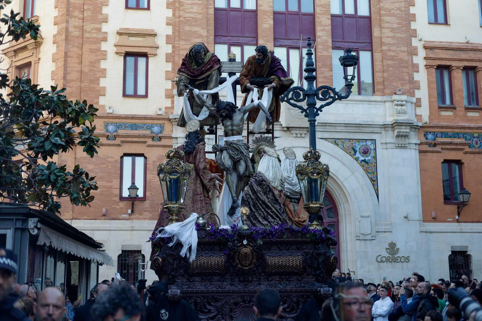 Las imágenes de la cofradía del Descendimiento en la Semana Santa de Cádiz 2023