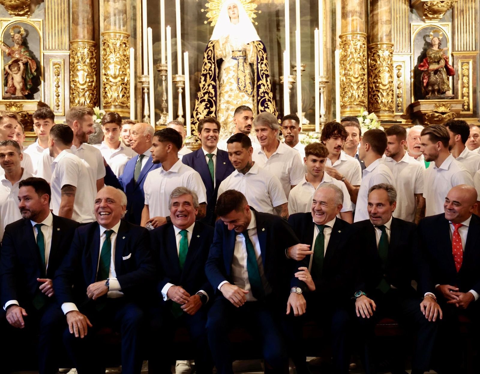 La visita del Betis a la Hermandad de El Museo, en imágenes