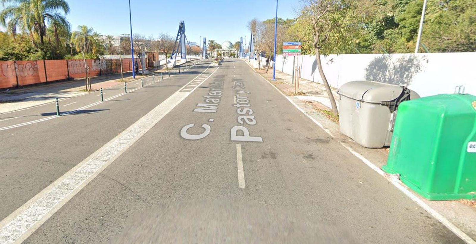 La calle Matemático Rey Pastor, en la Isla de la Cartuja, donde ha tenido lugar la agresión.
