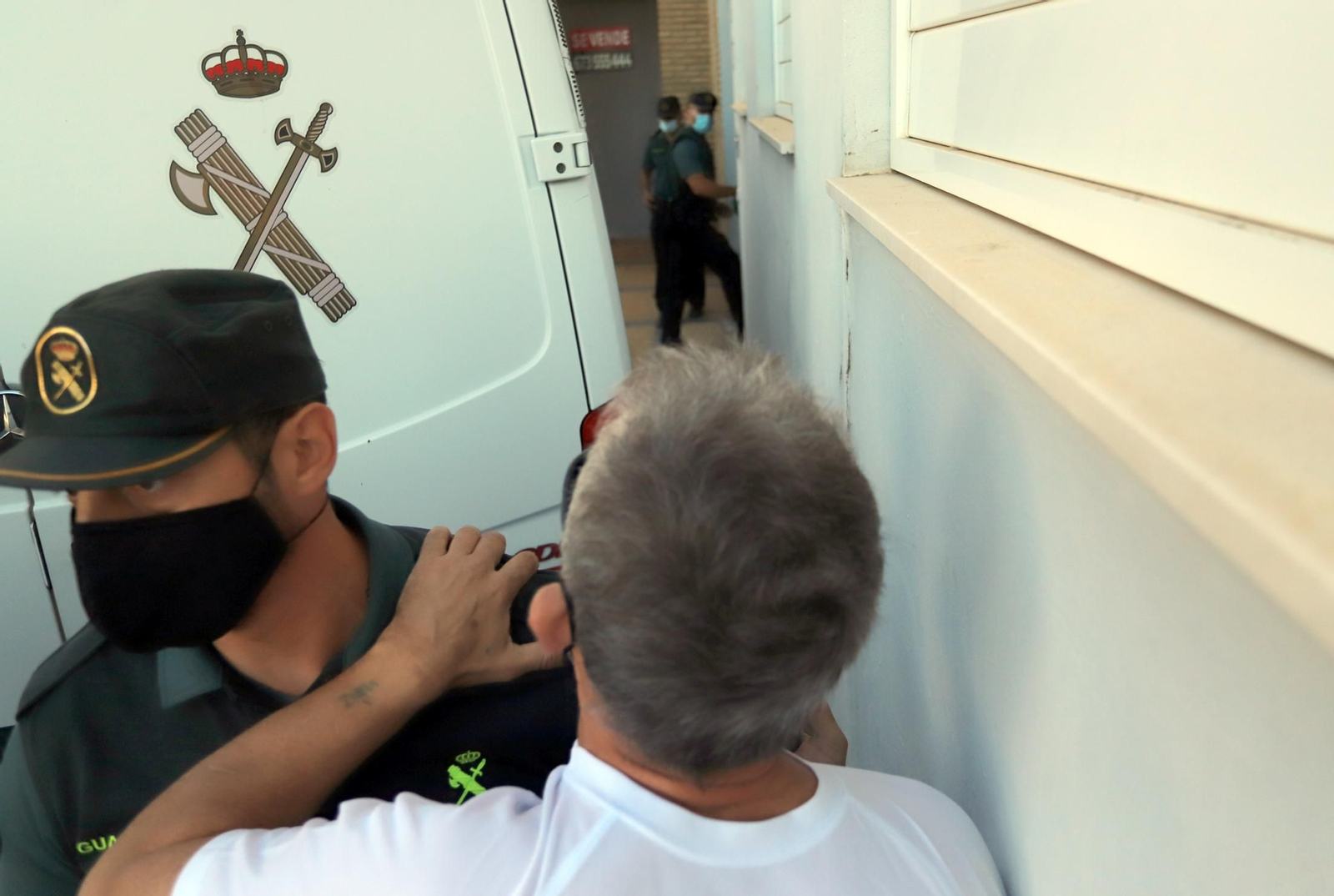 Imágenes de la llegada al juzgado de Ayamonte de uno de los principales imputados del crimen de Cartaya