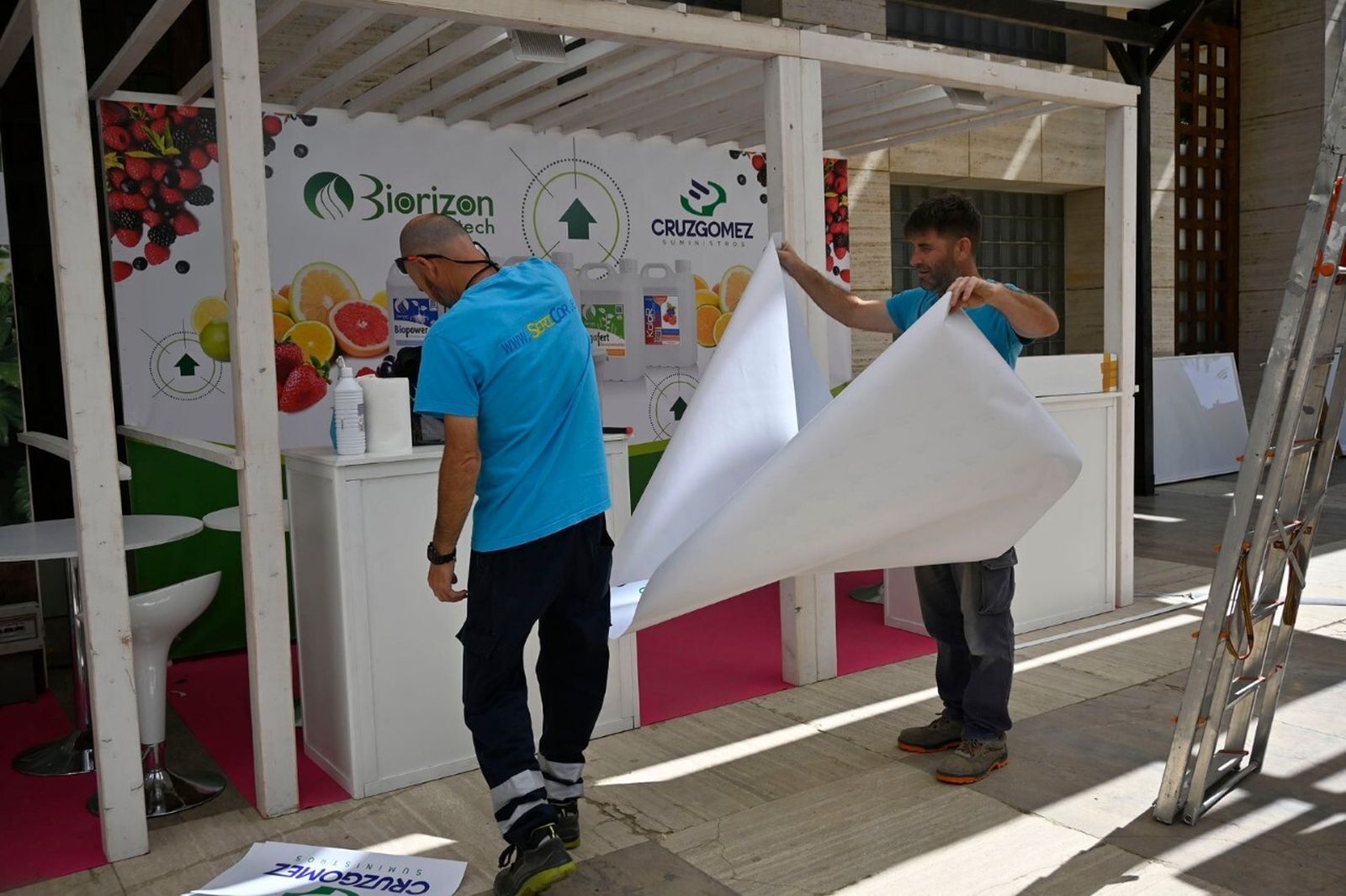 Preparativos del 7º Congreso Internacional de Frutos Rojos en Huelva.