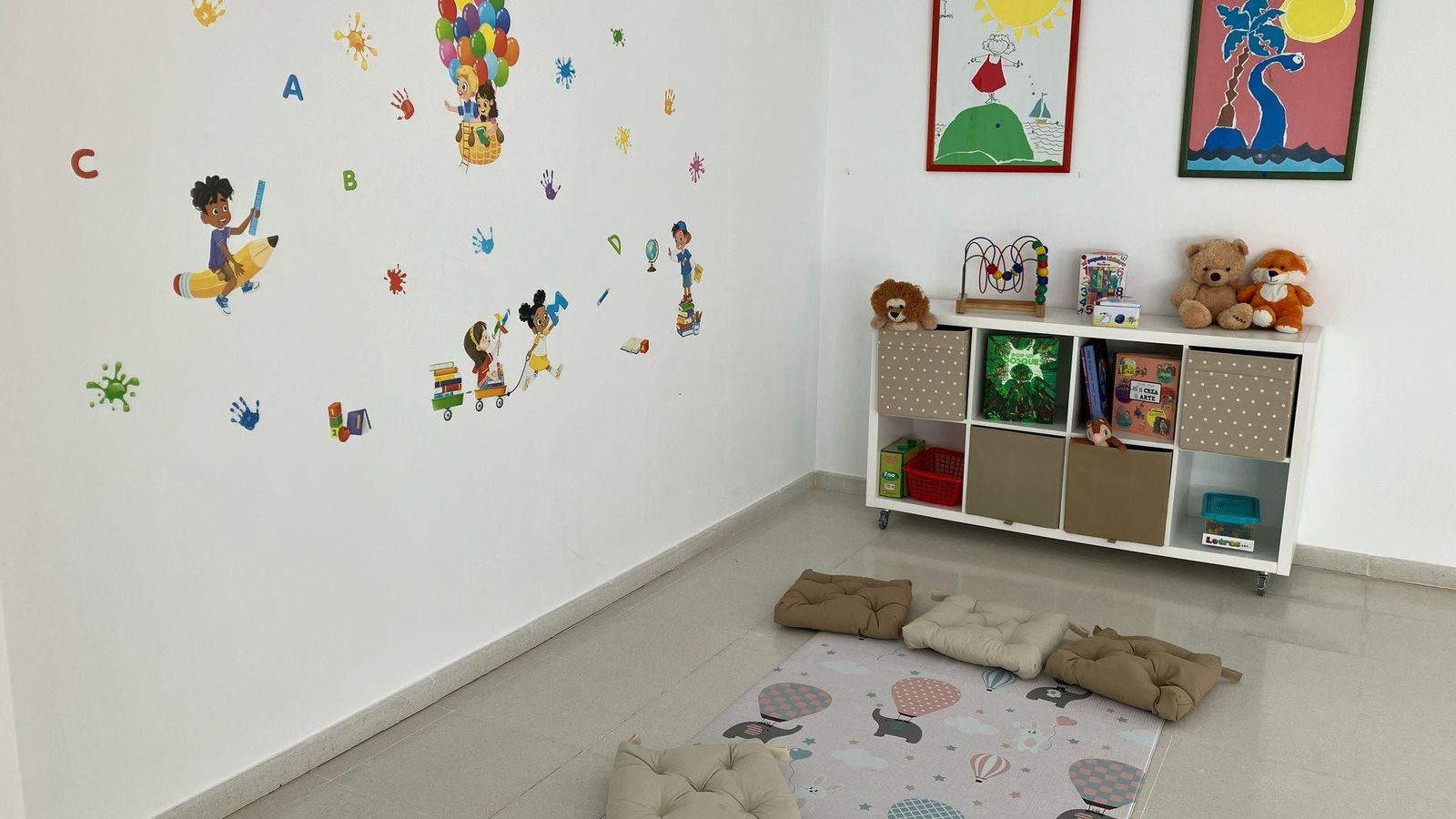 Otra imagen del aula matinal, que ya está preparada.