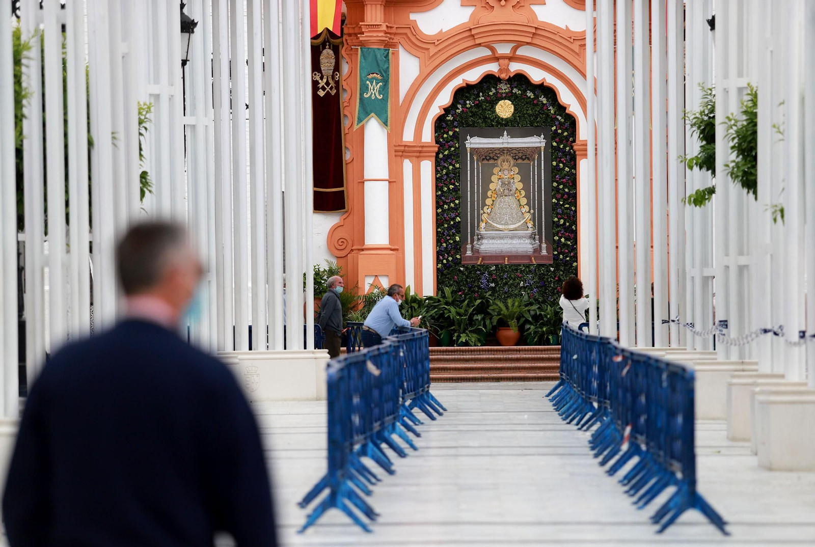 Imágenes de la jornada especial vivida en Almonte sin la procesión de la Virgen del Rocío
