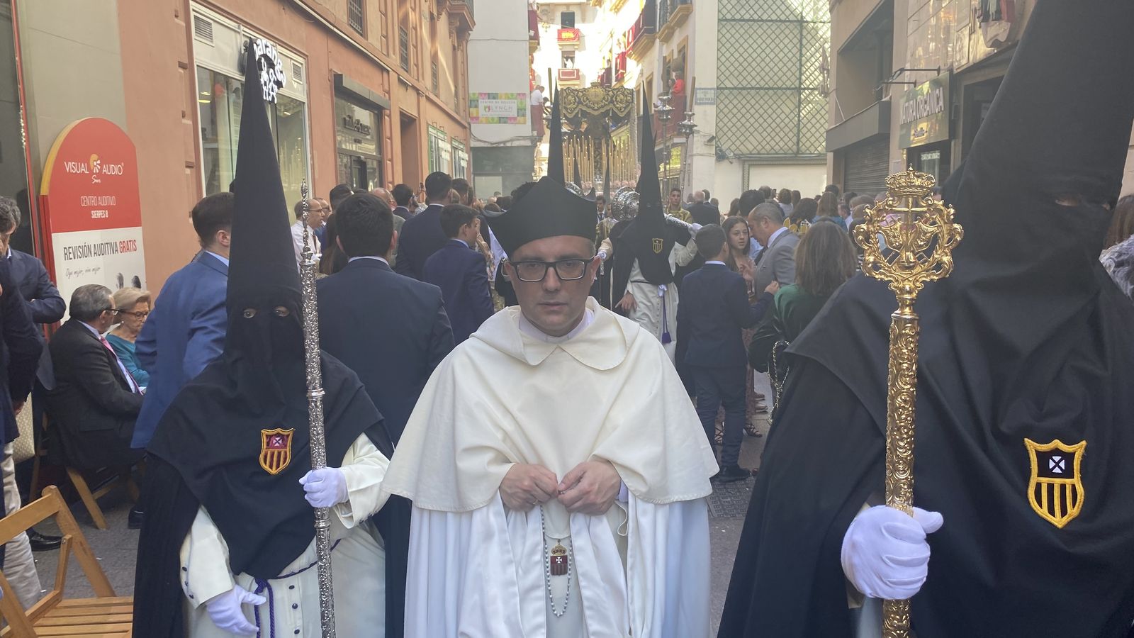 El mercedario de la presidencia del paso de palio de Jesús Despojado