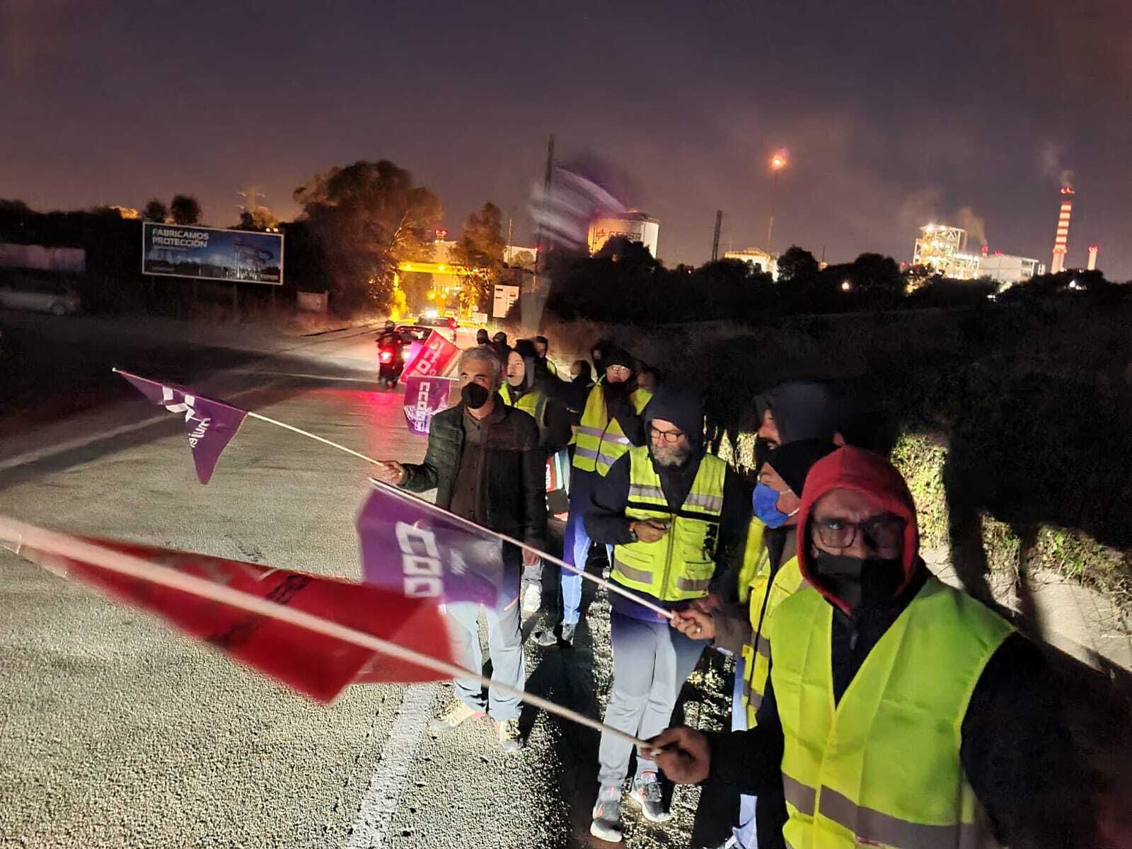 Concentración del servicio de seguridad de Cepsa en San Roque.