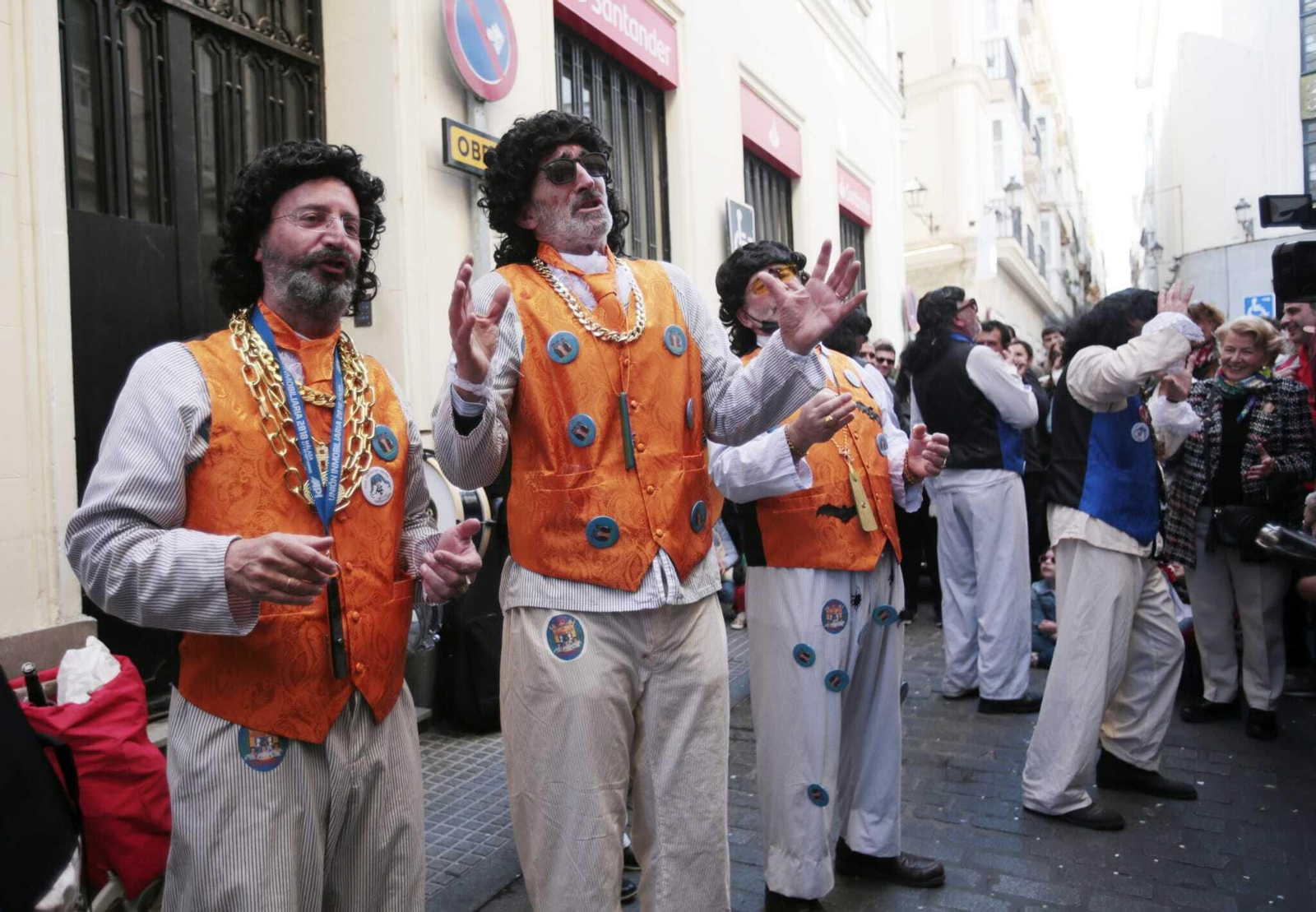 Imágenes del lunes del Carnaval ilegal de Cádiz