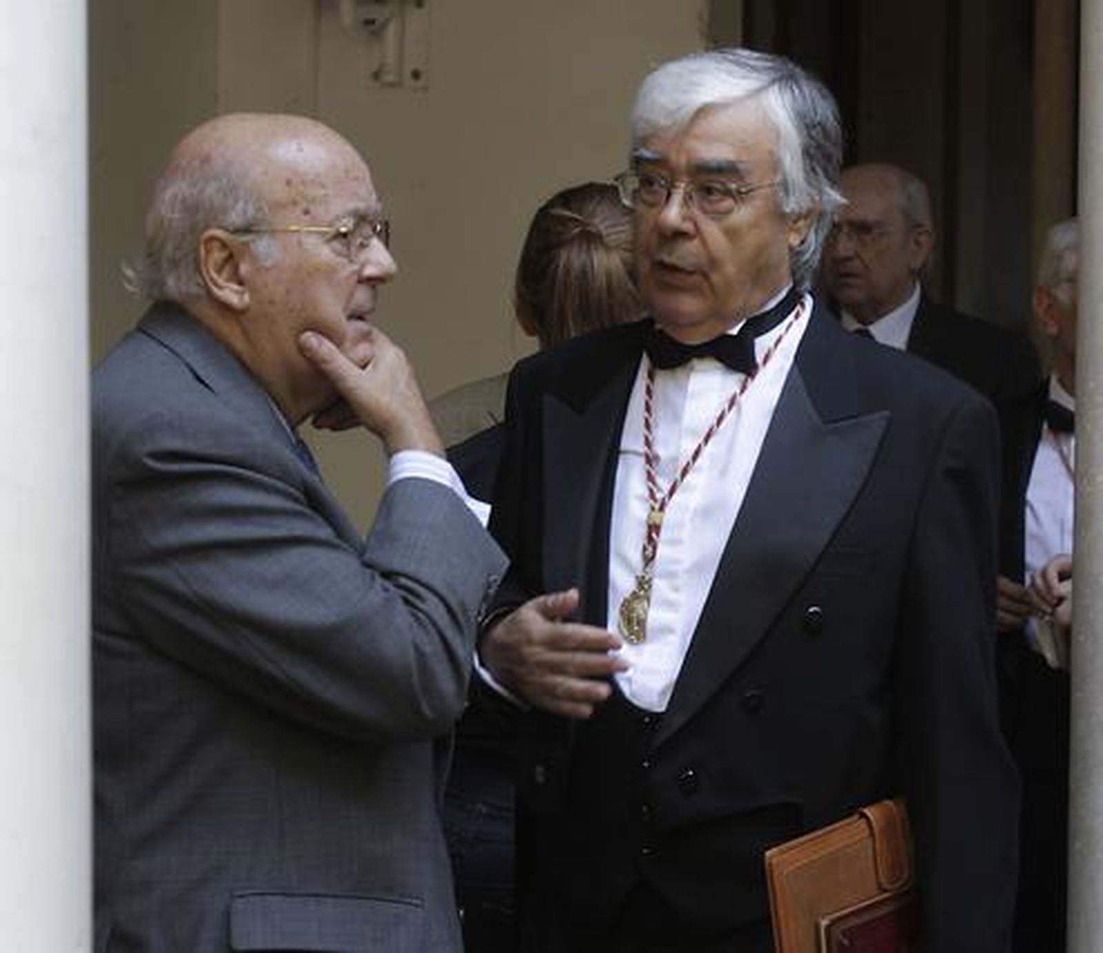 El arabista Rafael Valencia, quien dirigió en Bagdad el Instituto Hispano-Árabe, dedicó su discurso de ingreso a los refranes en la Sevilla árabe.

Foto: José Ángel García
