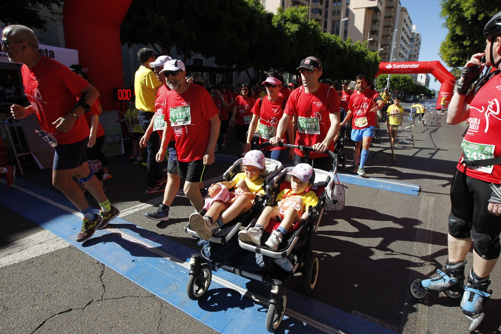 Fotogalería carrera atletismo popular enfermedades poco frecuentes. La Salle Almería