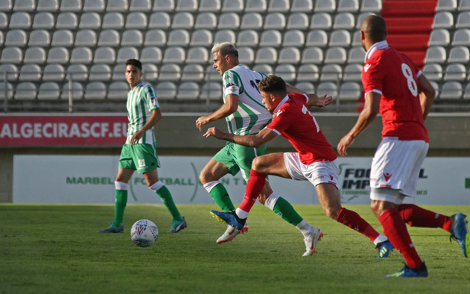 El amistoso Real Betis-Nottingham Forest, en imágenes