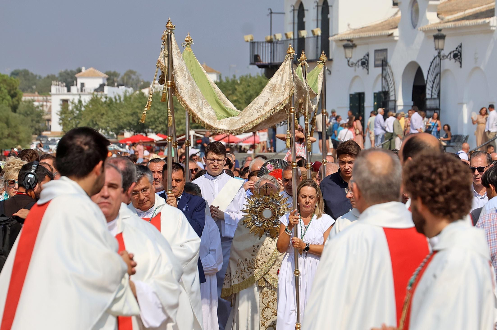 Rocío Chico 2025: Solemne Función Votiva y Procesión Eucarística, con el Santísimo bajo palio por el entorno del Santuario