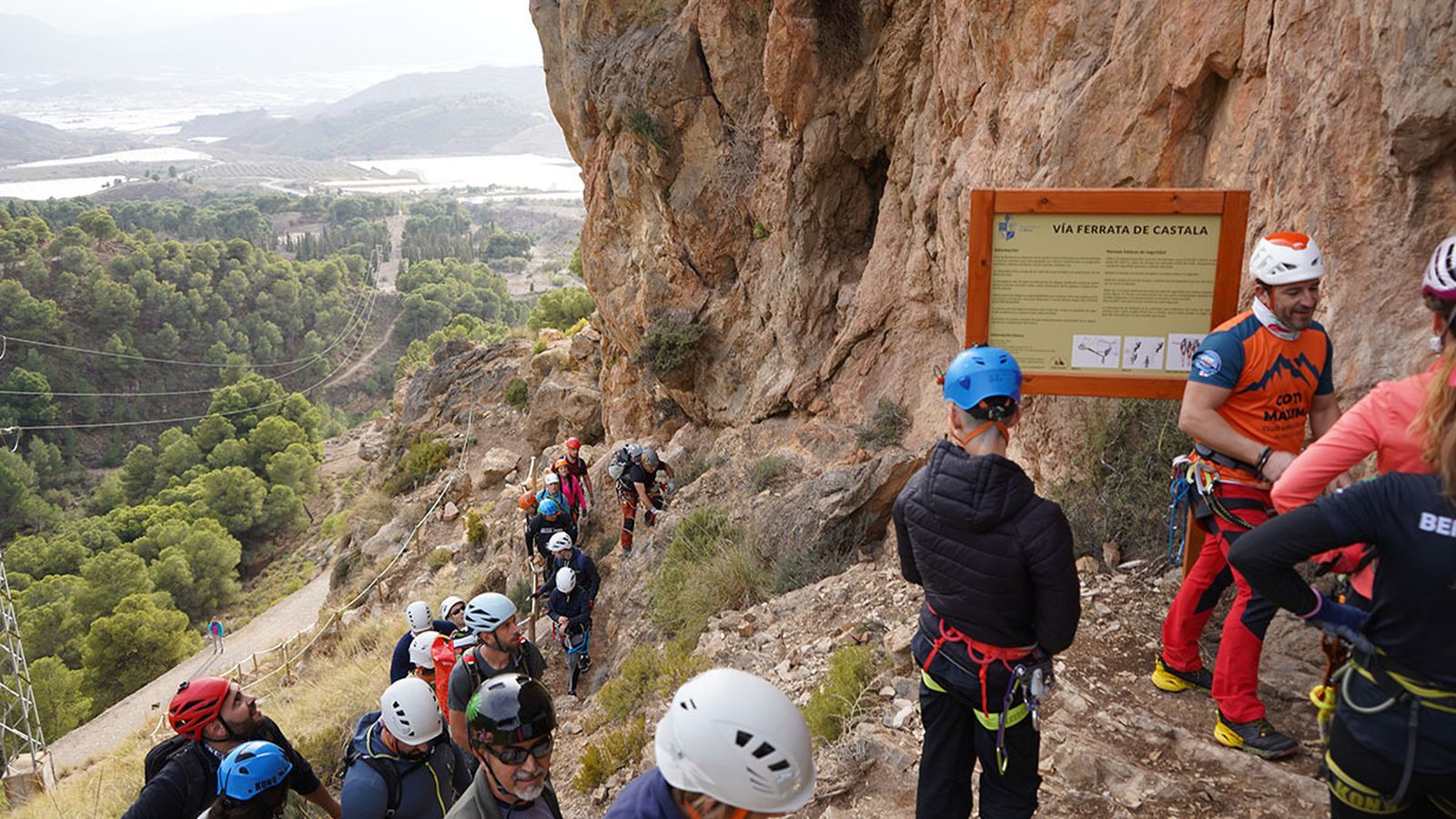 La vía ferrata ya ha recibido a los primeros aventureros.