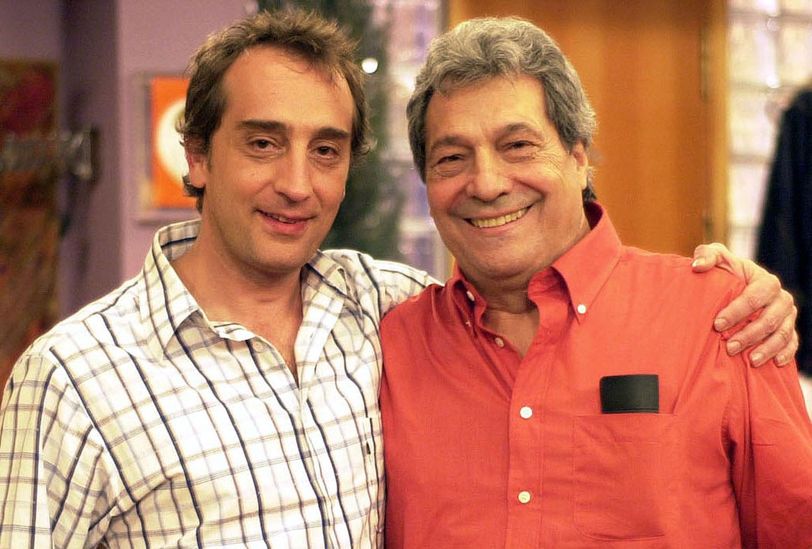 Gonzalo de Castro y Sancho Gracia en un episodio de 'Siete vidas' en el año 2004