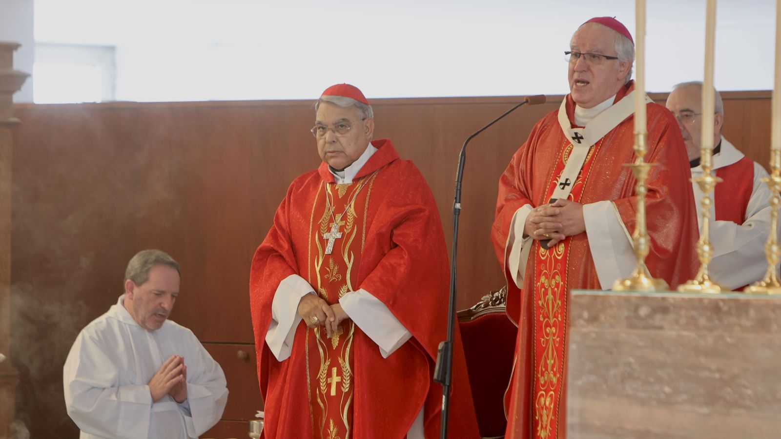 El cardenal Semeraro junto al arzobispo Saiz.