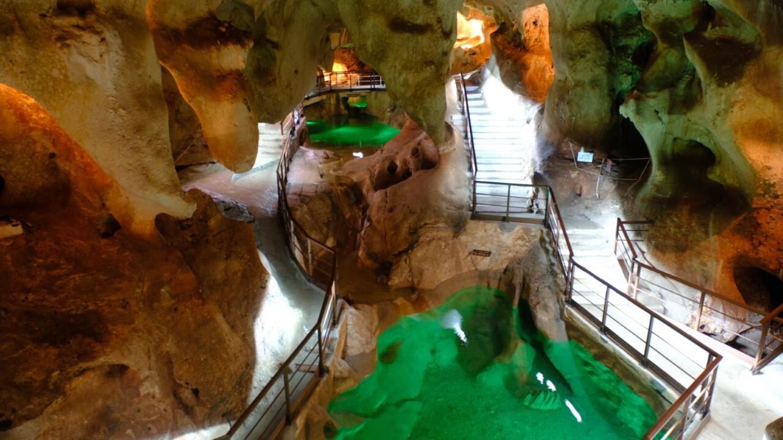 Cueva del Tesoro de Rincón de la Victoria. Cueva del Tesoro de Rincón de la Victoria.
