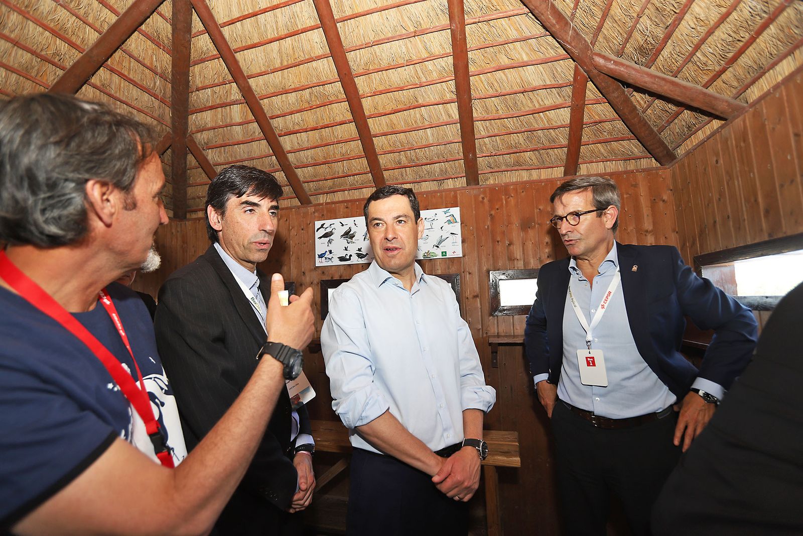 El presidente de la Junta de Andalucía Juanma Moreno visita la Laguna Primera de Palos (Huelva)
