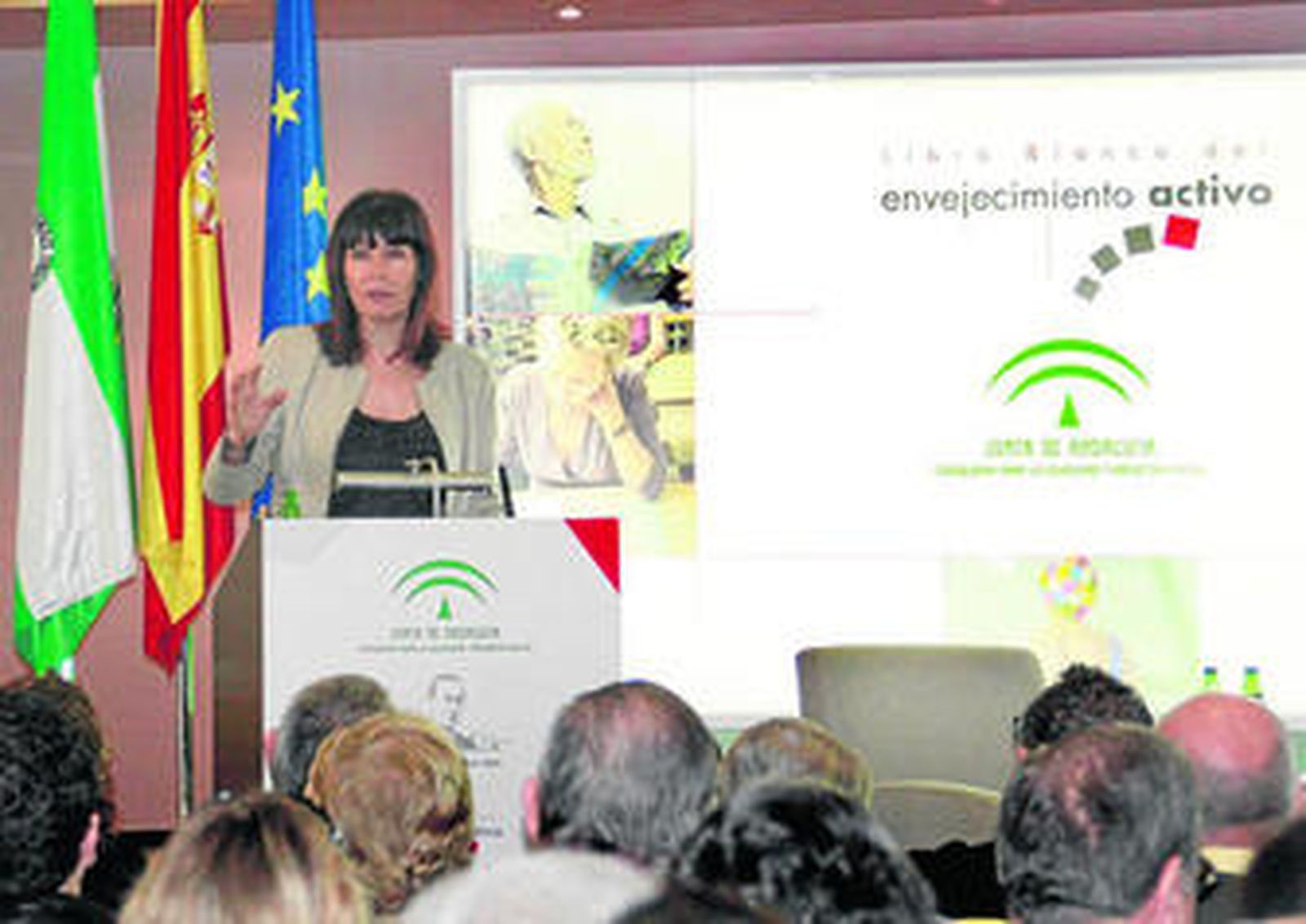 La consejera Micaela Navarro ha destacado el papel que han jugado los mayores para poder tener las facilidades que hay hoy.