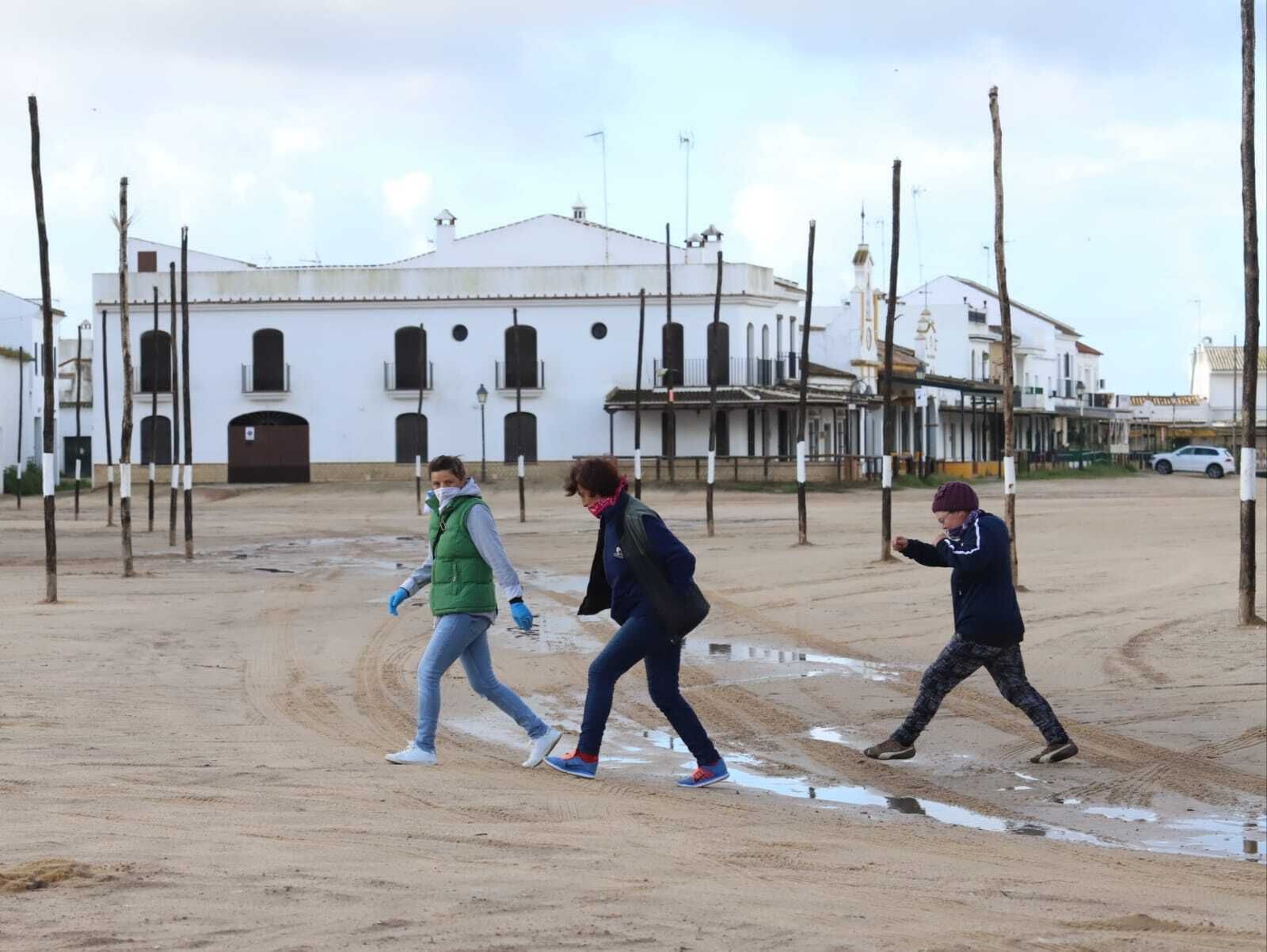 Imágenes del Rocío desierto.
