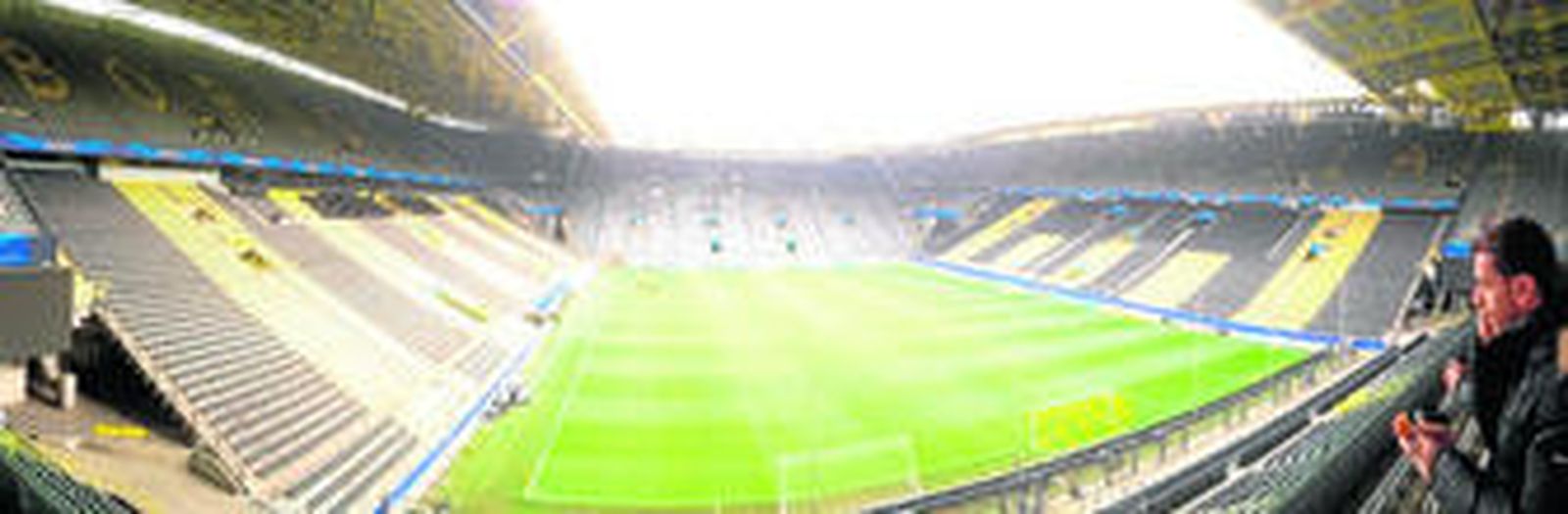Perspectiva del Signal Iduna Park, con la Südtribüne al fondo.
