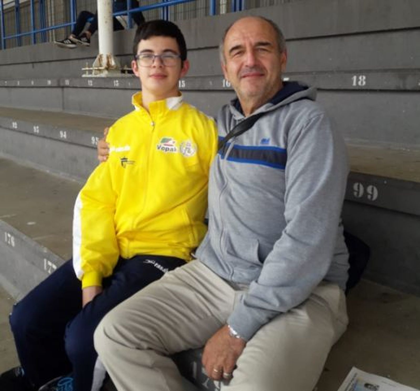 Javier Medina y su padre y técnico, Francisco, en Isla Cristina.