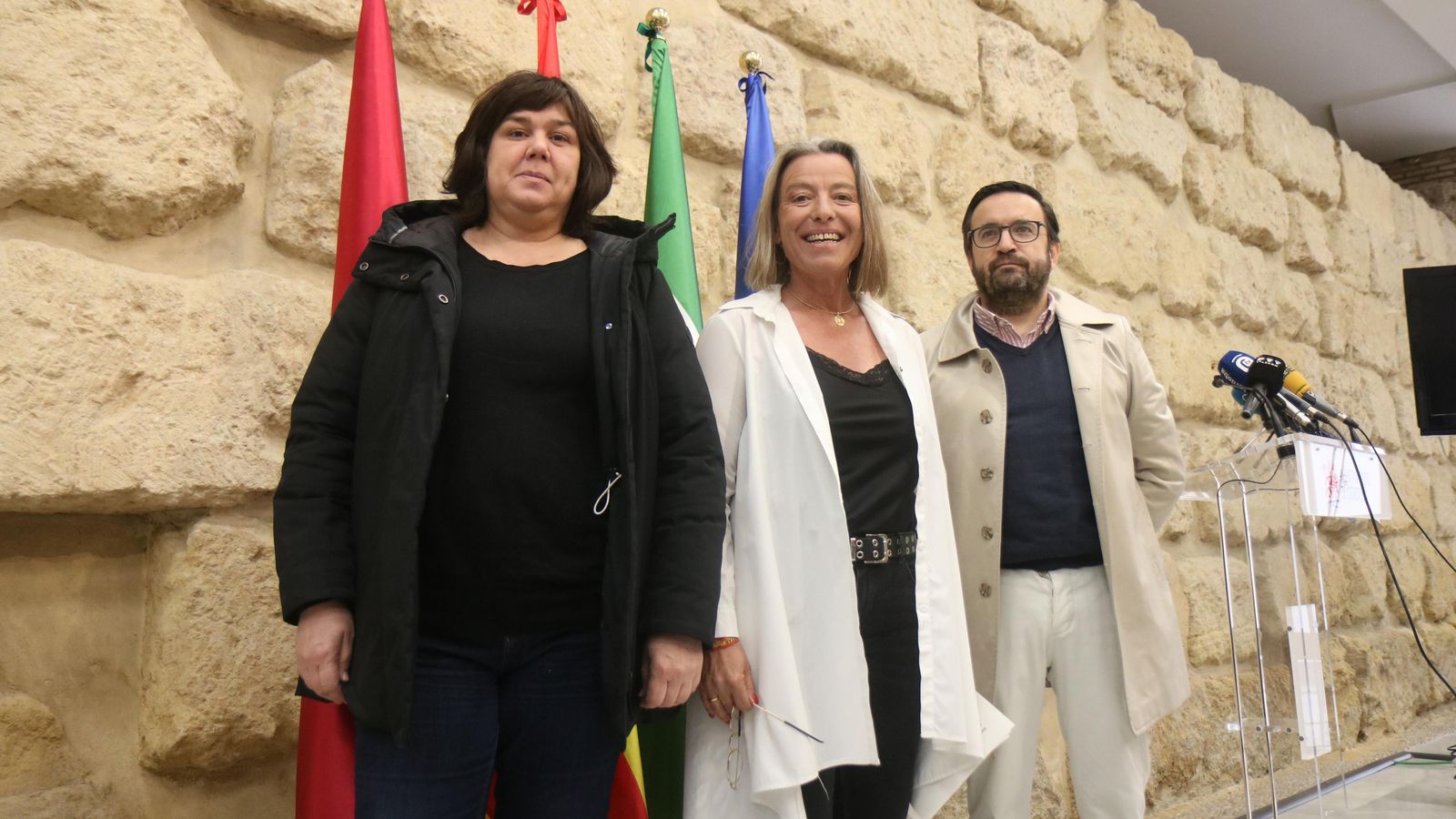 Celia Jiménez, Isabel Albás, y Rafael Pérez Navazo presentan 'Córdoba patrimonio gastronómico'.