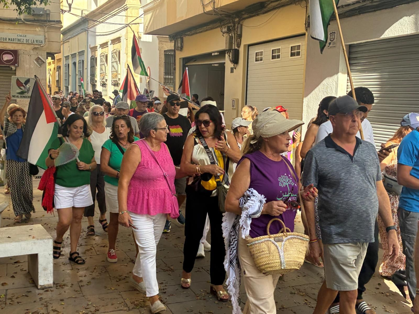La manifestación de Almería y sus barrios contra el genocidio en Palestina, en imágenes