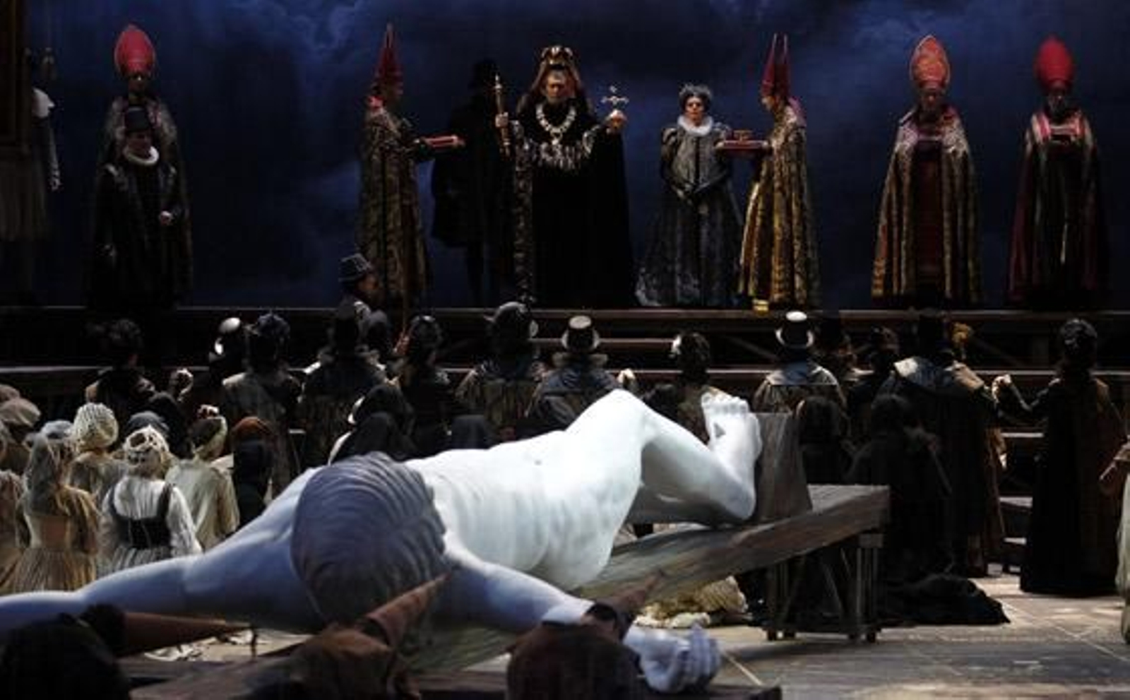 Imágenes del montaje de 'Don Carlo' en el Teatro de la Maestranza. / Antonio Pizarro