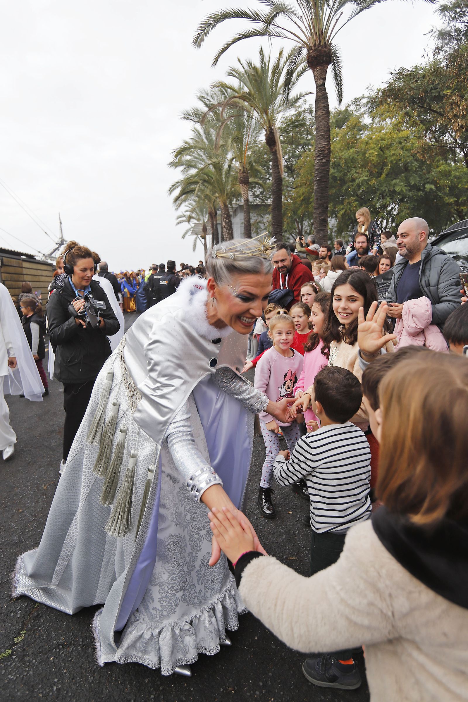 Imágenes de la mágica llegada de los Reyes Magos y la Estrella de la Ilusión a Huelva en barco