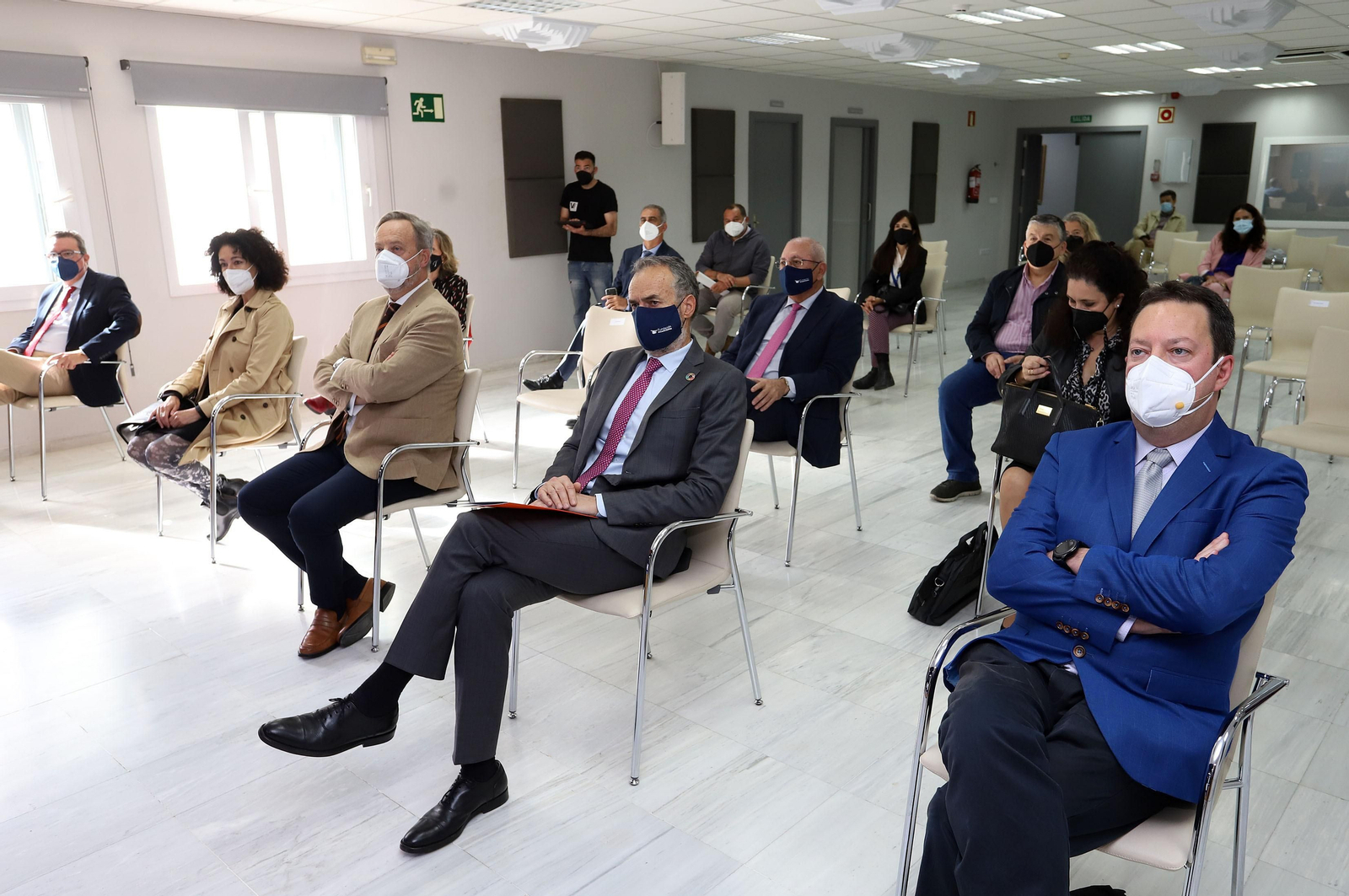 Imágenes del Foro Gerardo Rojas, con la participación de Antonio Lozano García