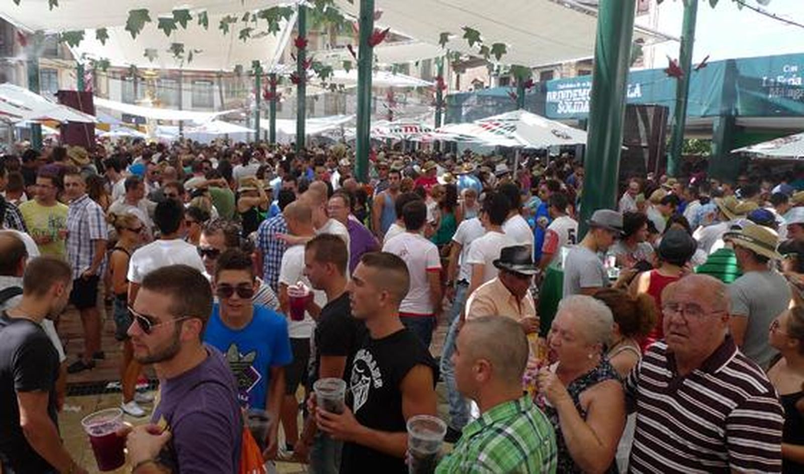 Jolgorio en el Centro y tradición en el Real

Foto: Sergio Camacho-Javier Albi?