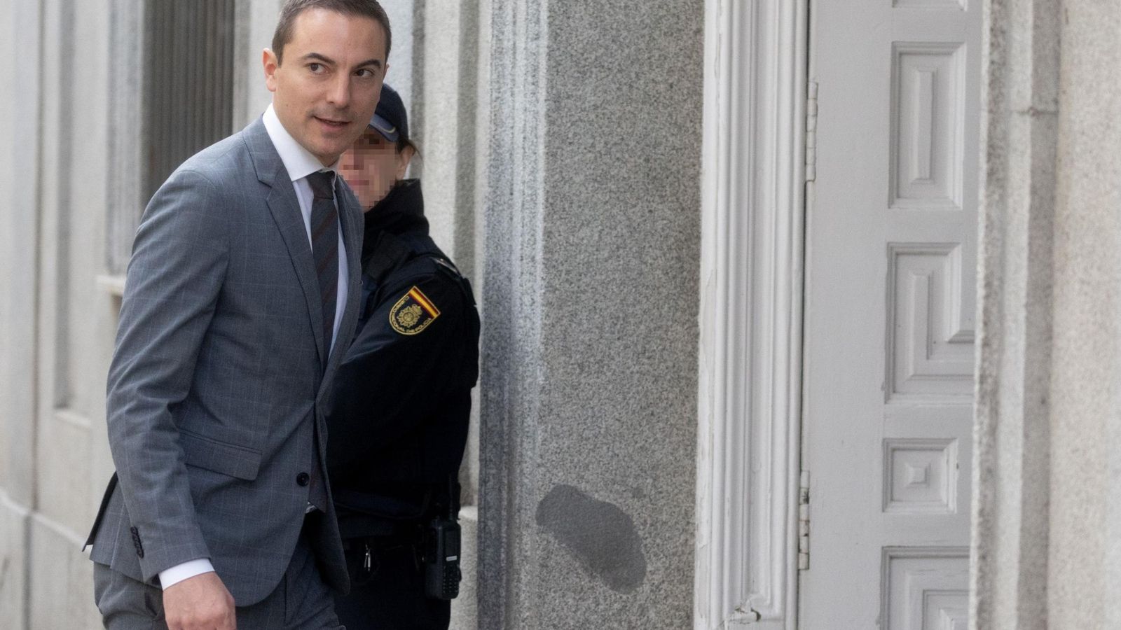 El ex secretario general del PSOE-M Juan Lobato, a su llegada al Supremo este viernes para declarar como testigo.