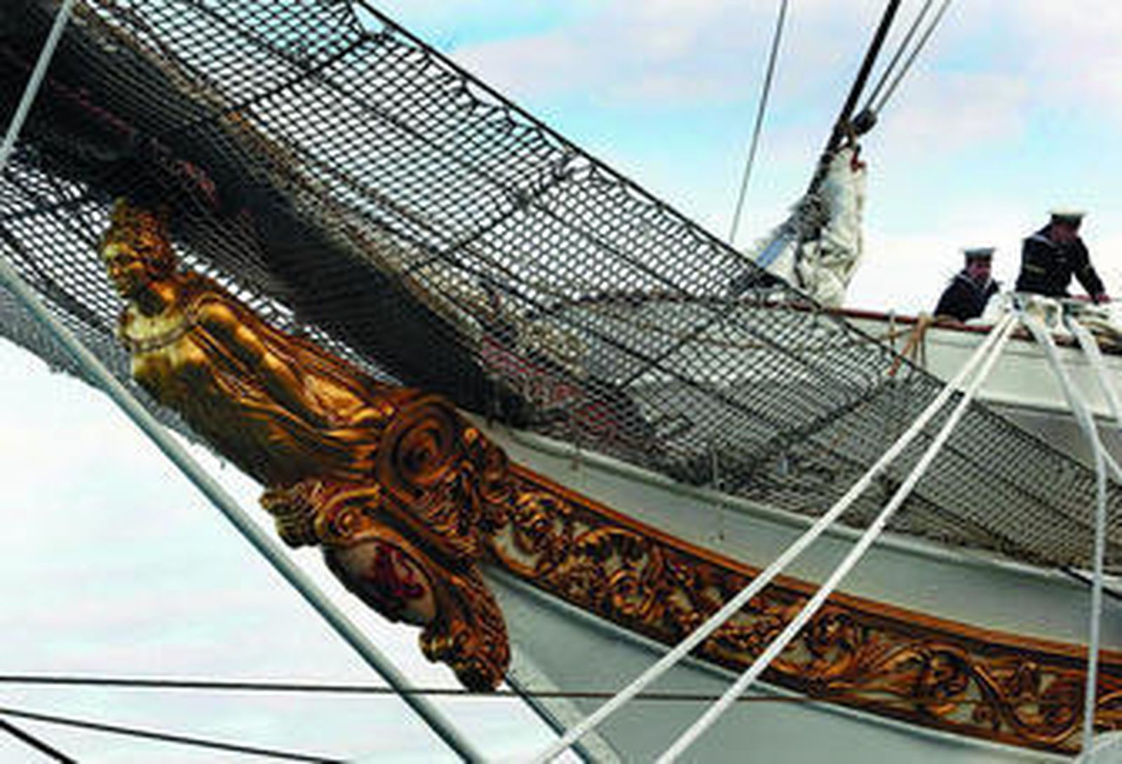 El mascarón de proa luce en el 'Elcano'