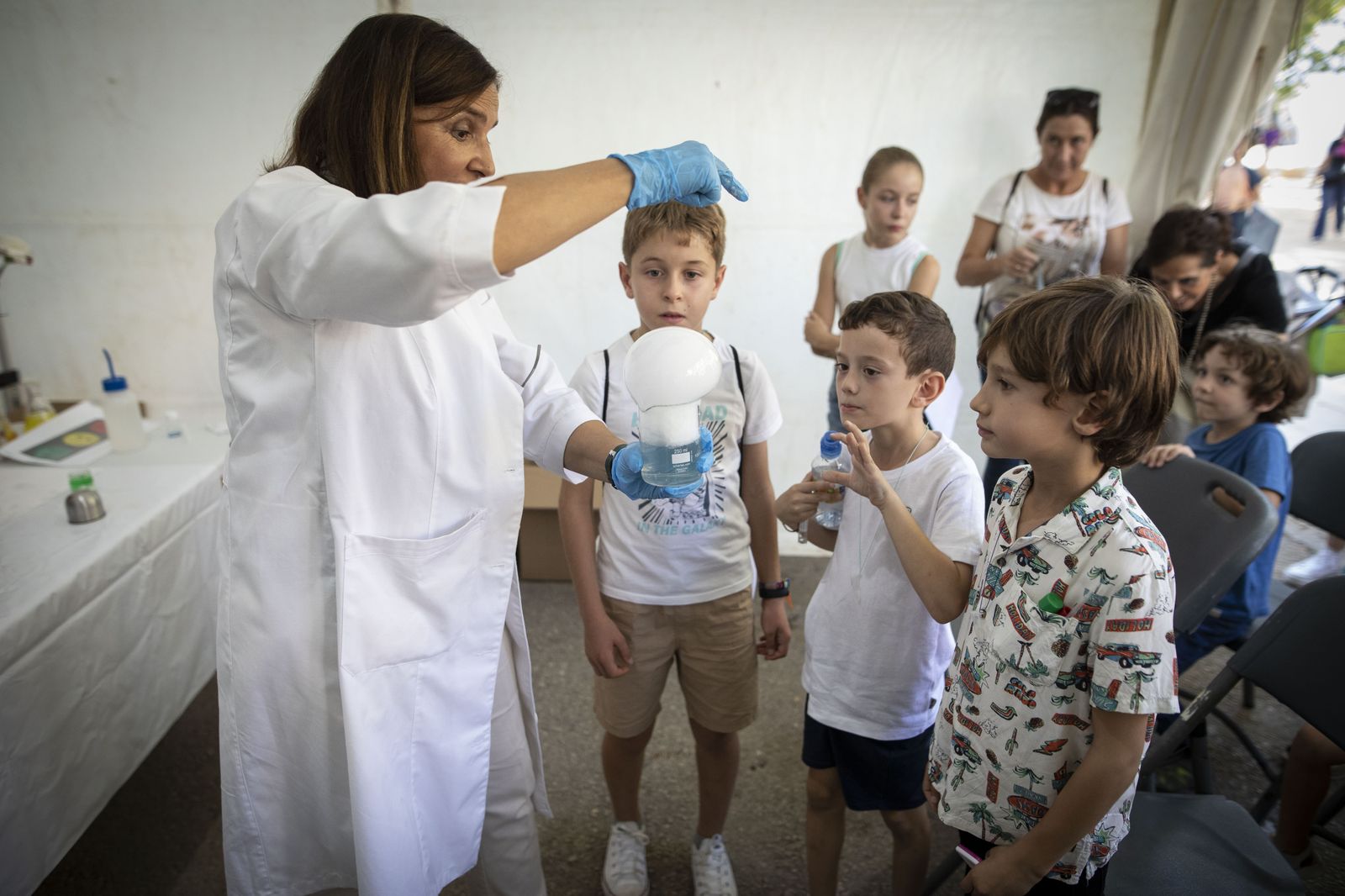 Así ha sido la Noche de los investigadores en Granada