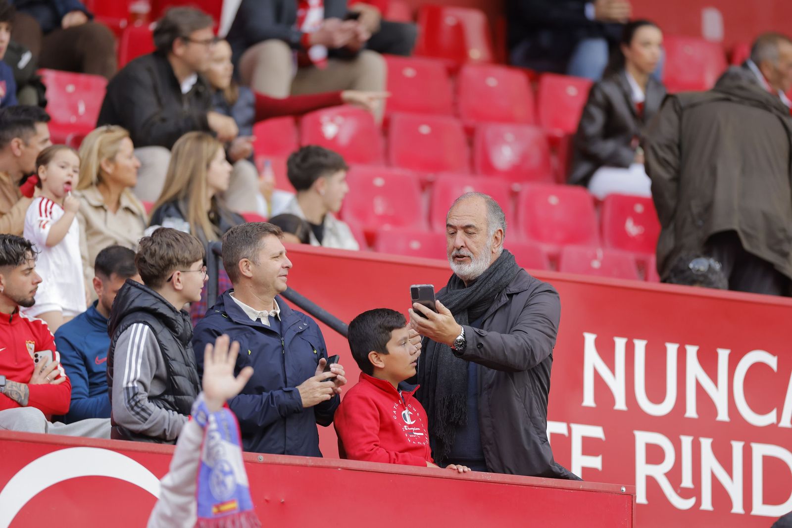 Búscate en las fotos del Sevilla fc - Rayo