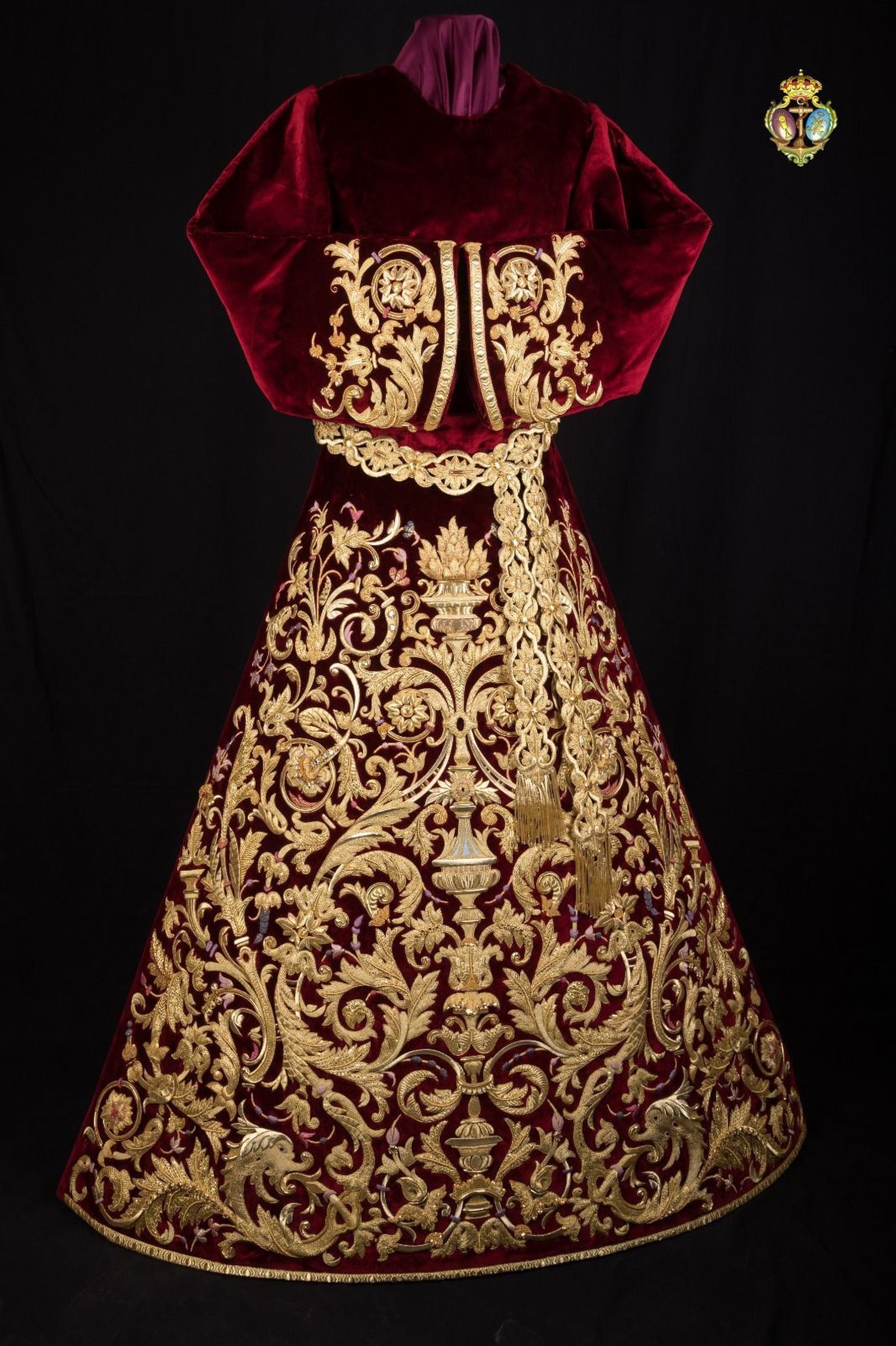 La nueva saya de la Esperanza de Triana.