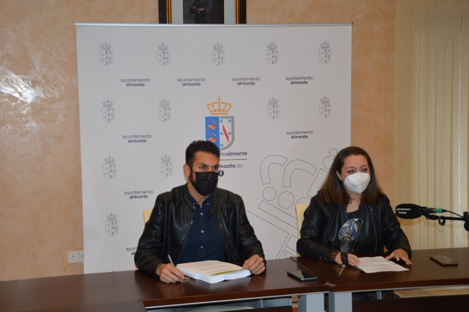 Daniel Franco y Mararena Robles, concejales en Almonte.