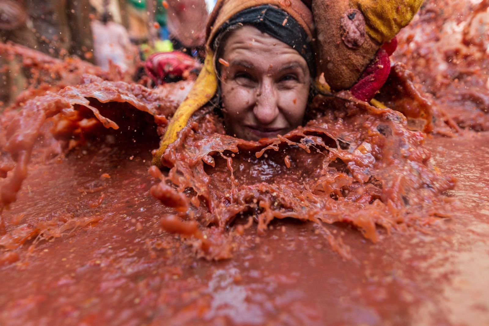 La Tomatina contra la violencia de género, en imágenes